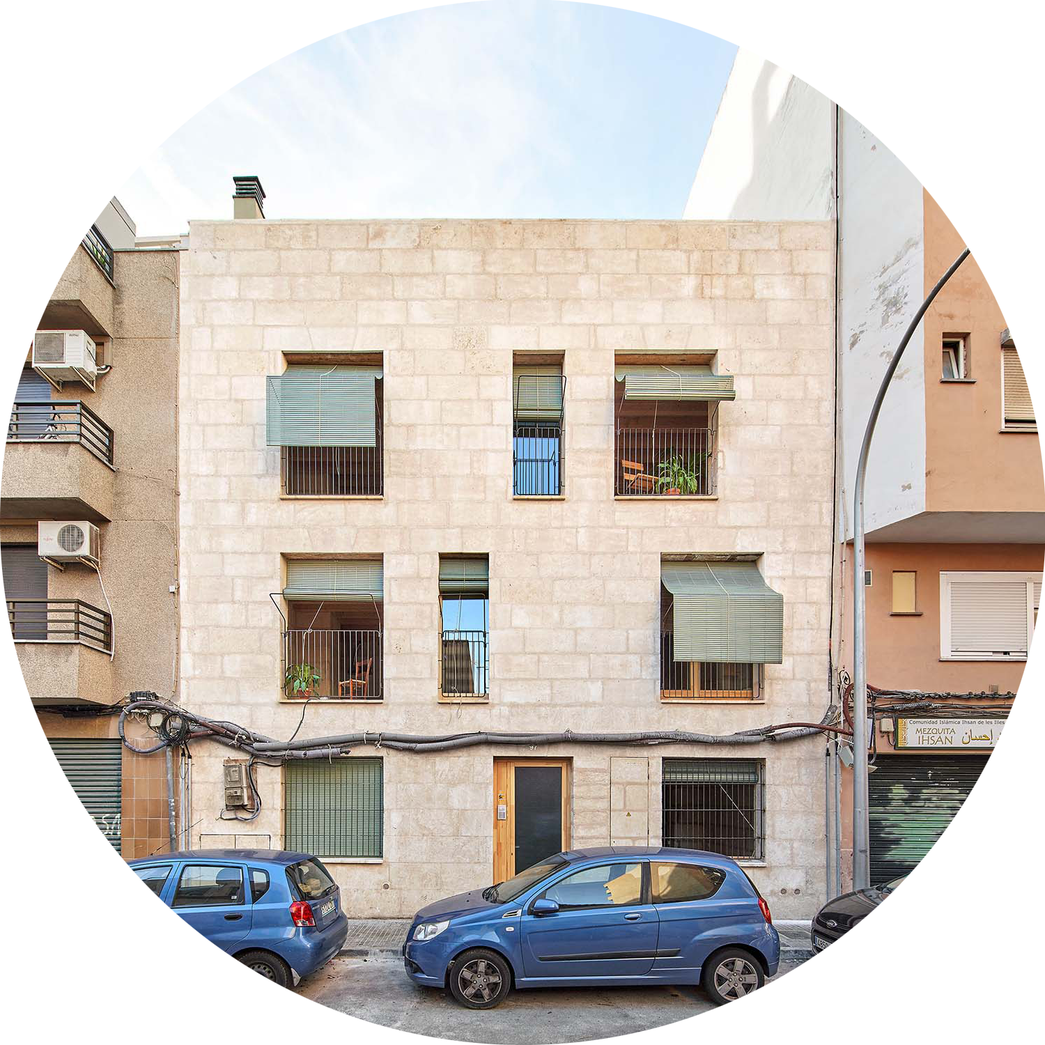 Five social dwellings at 97th Regal street in Palma de Mallorca. Photograph by José Hevia.