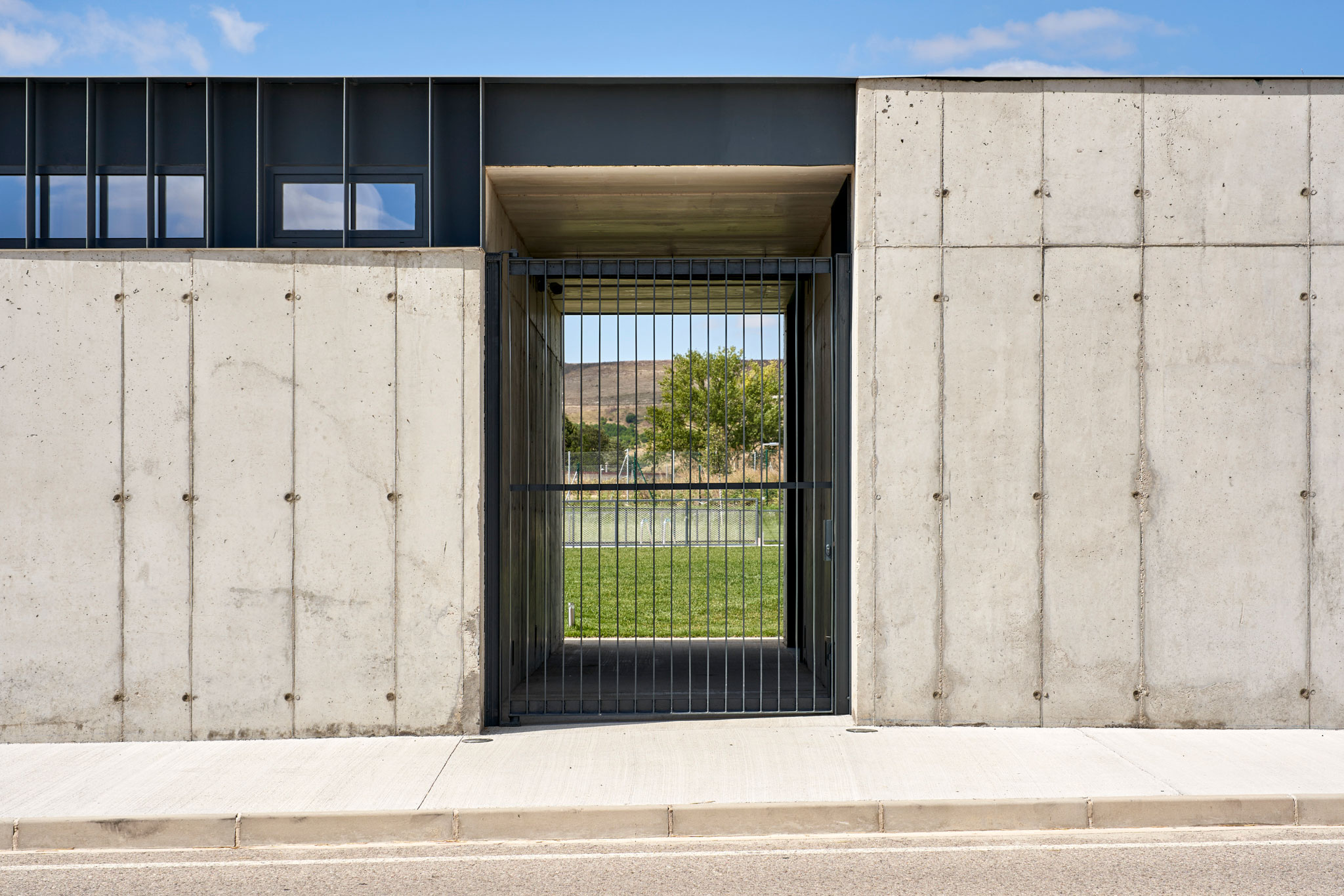 Public swimming pools by BOV estudio. Photography by Javier Bravo.