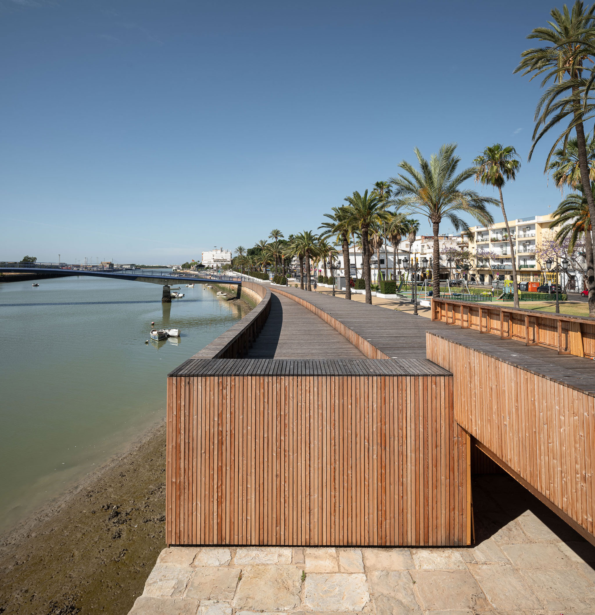 Renovation of the Guadalete riverside promenade by Estudio ACTA. Photograph by Fernando Alda