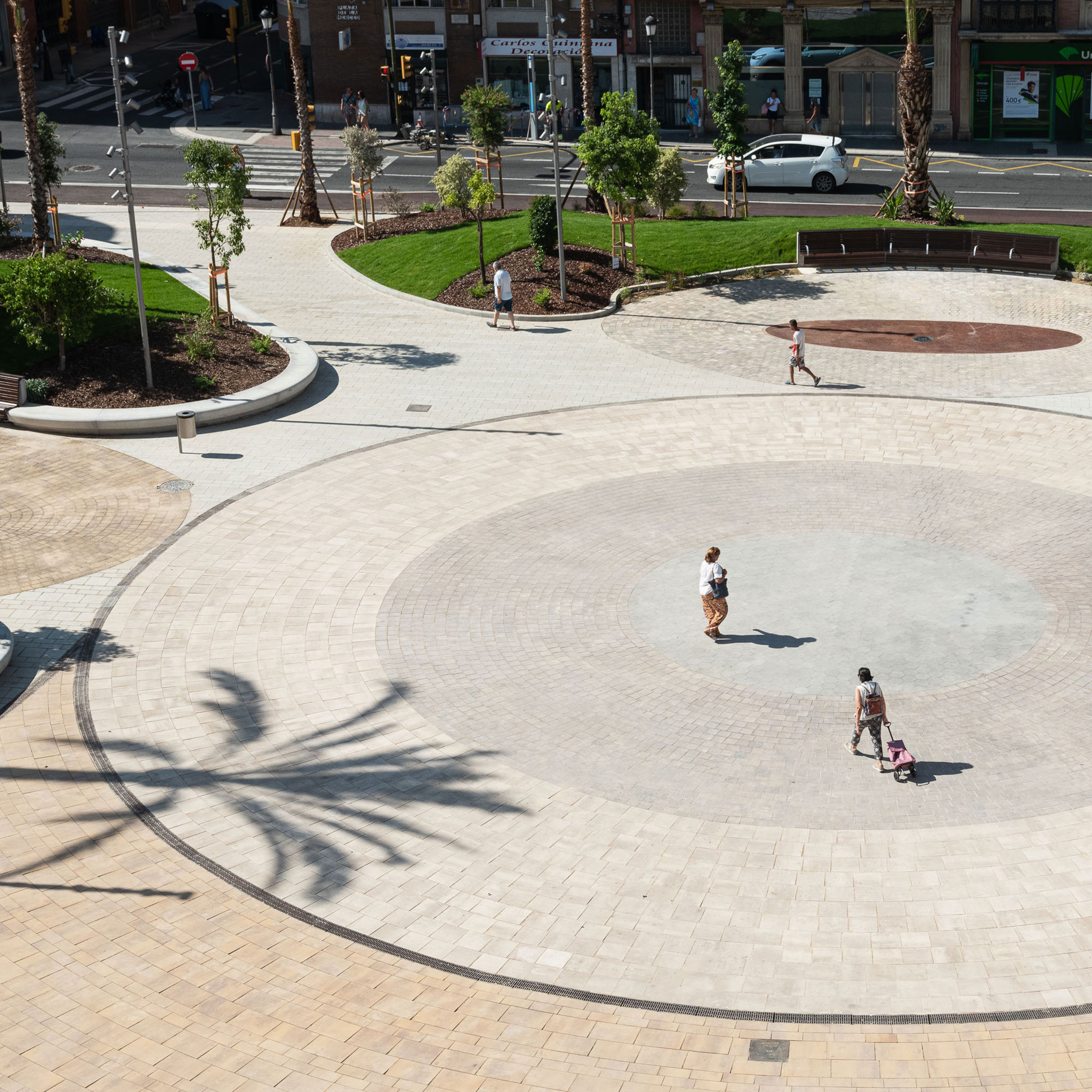 Remodelación y peatonalización de la Plaza de la Merced por Estudio ACTA. Fotografía por Fernando Alda.