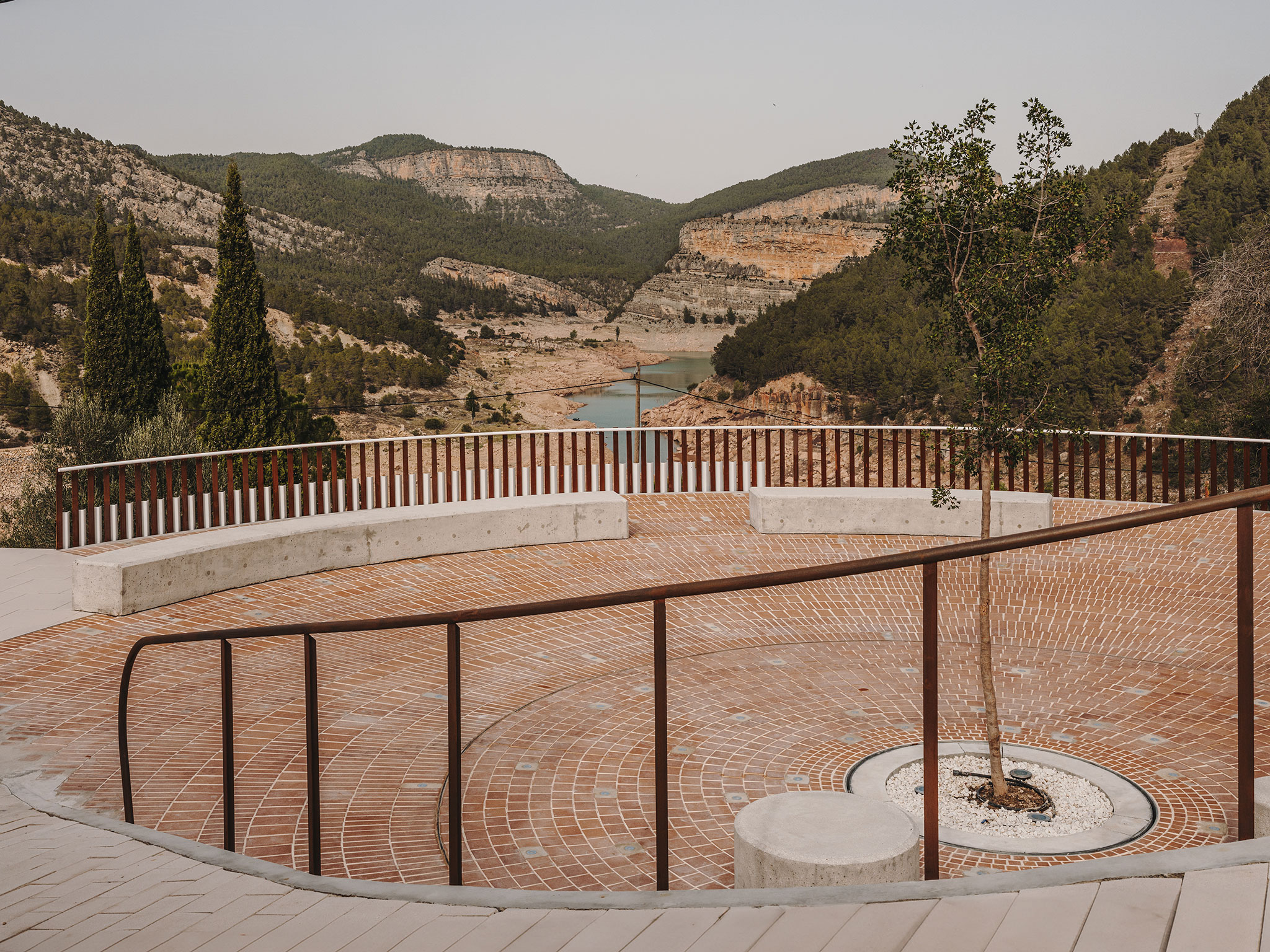 La Mirada Circular por Javier López Bautista. Fotografía por Oleh Kardash.