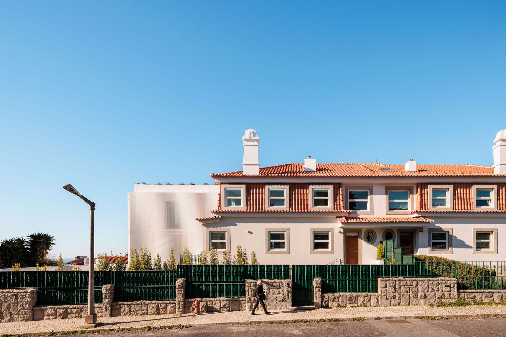 Restelo MGR House by João Tiago Aguiar, arquitectos. Photography by Francisco Nogueira.