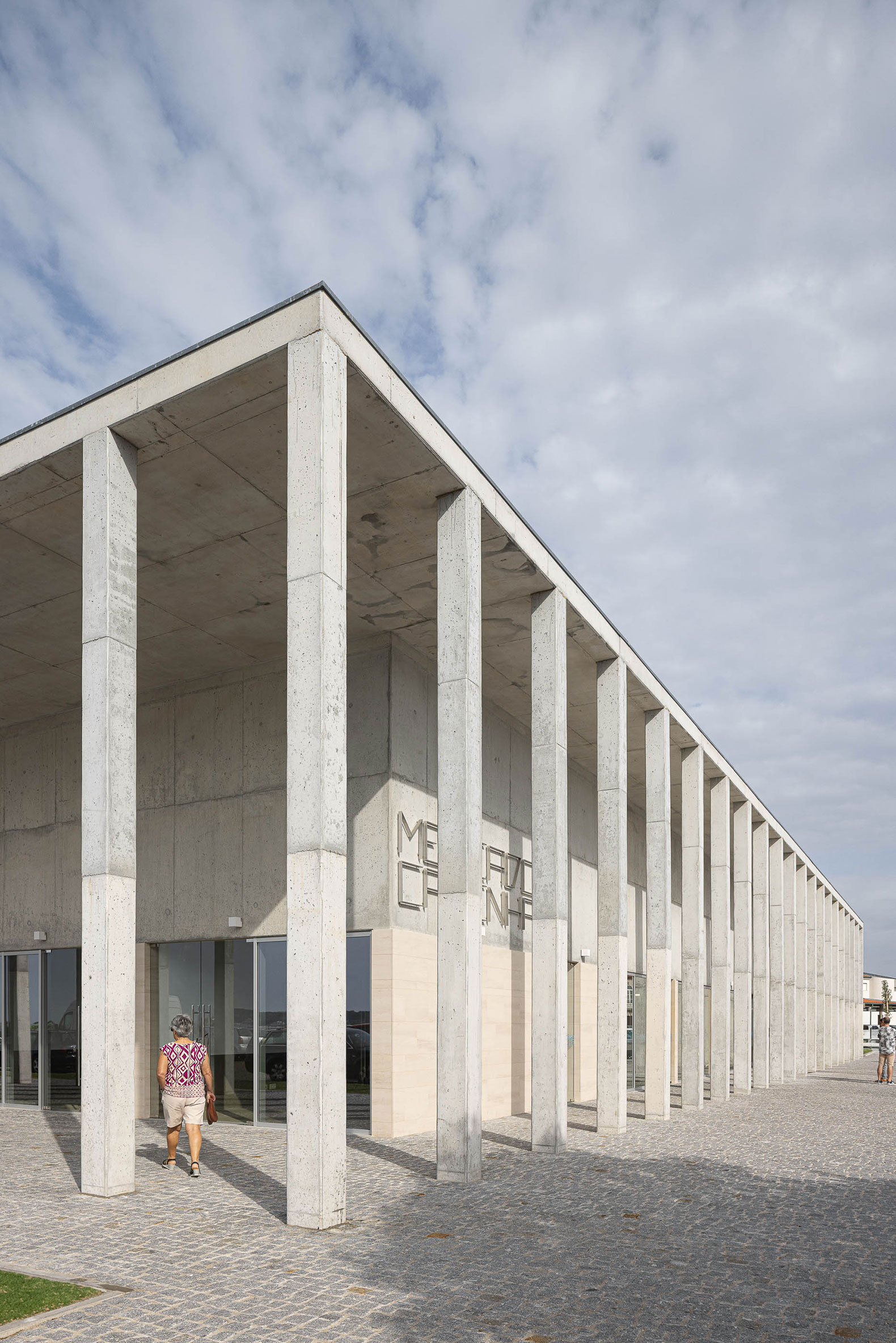 Caminha Market by Loftspace and Tiago Sousa. Photograph by Ivo Tavares. Mercado de Caminha, por Loftspace y Tiago Sousa. Fotografía por Ivo Tavares.