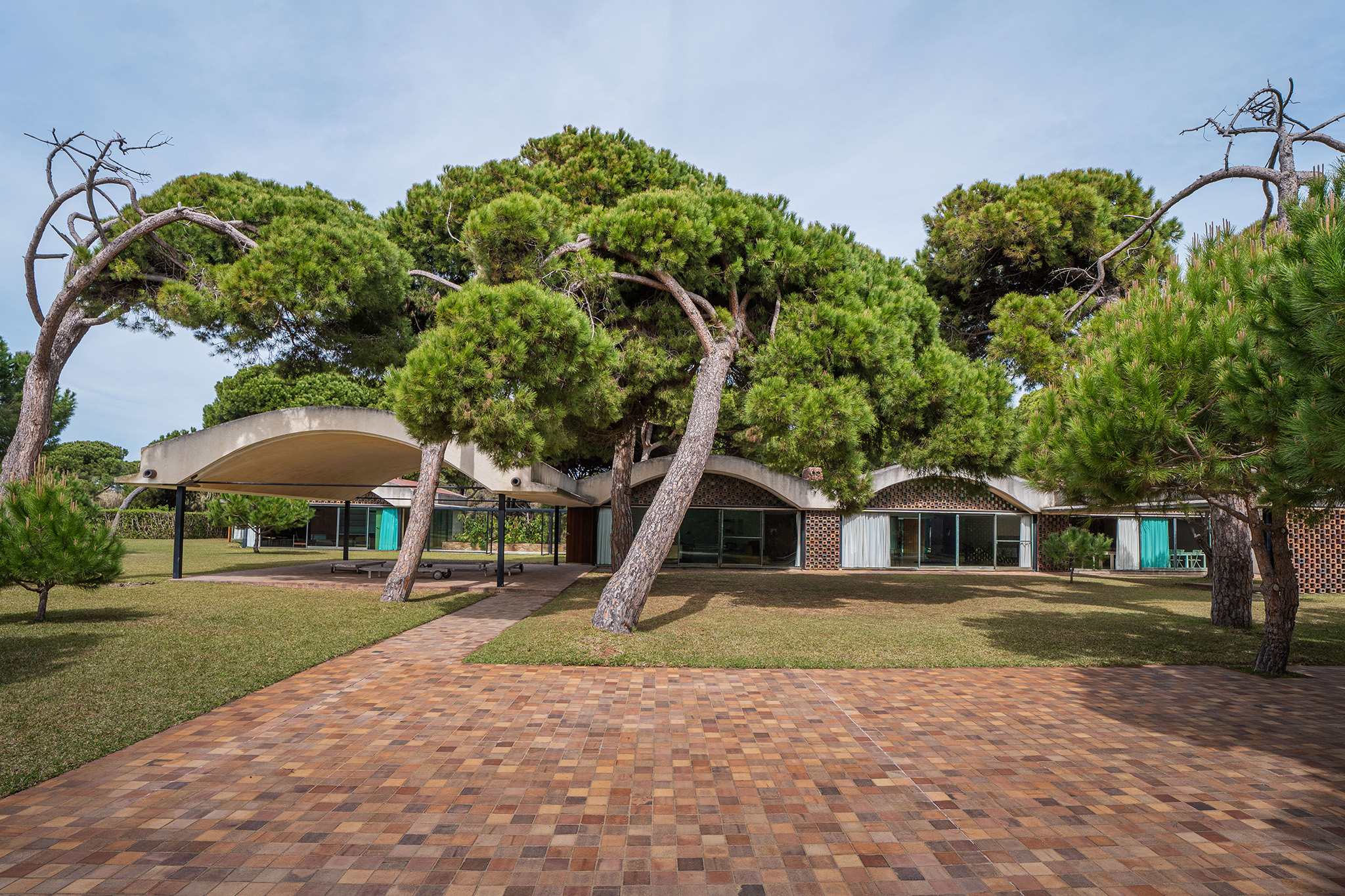 Casa Gomis acquired by Ministry of Culture. Photograph by Manifesta 15 Barcelona Metropolitana / Helena Roig