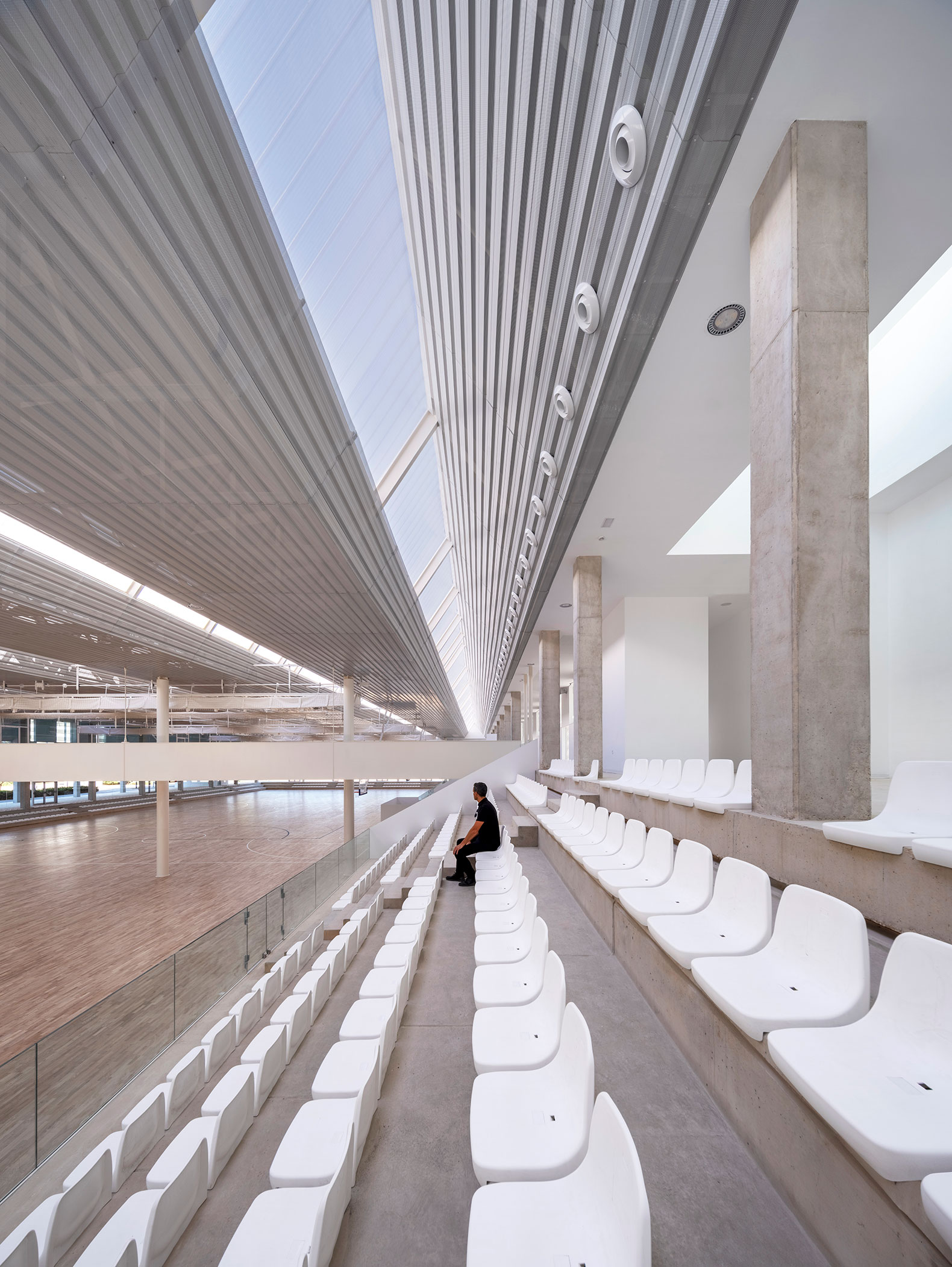 Municipal Sporst Pavilion by NAOS Arquitectura + MCEA | Arquitectura. Photograph by David Frutos