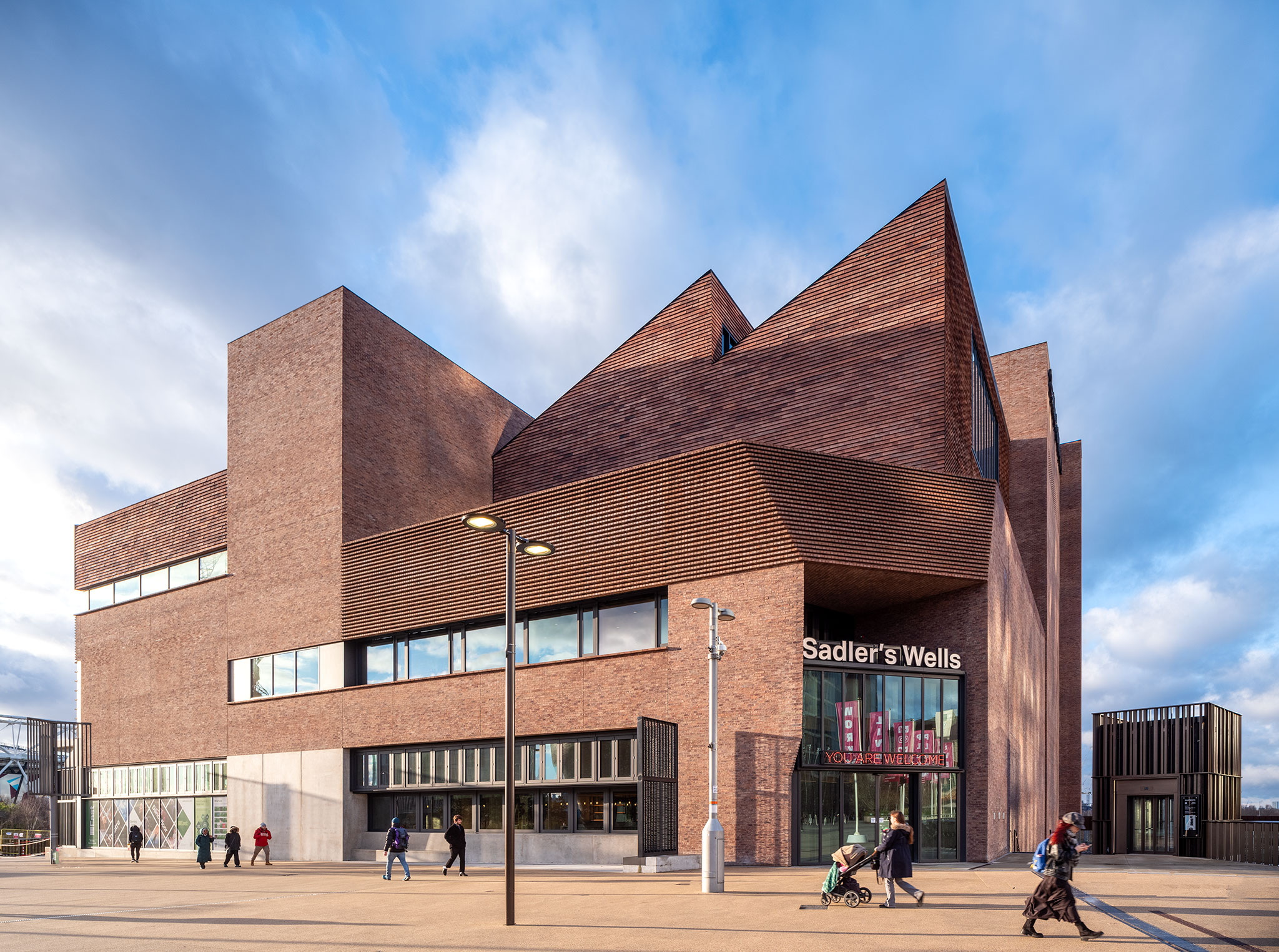 Teatro de danza Sadler’s Wells por O'Donnell + Tuomey. Fotografía por Peter Cook.