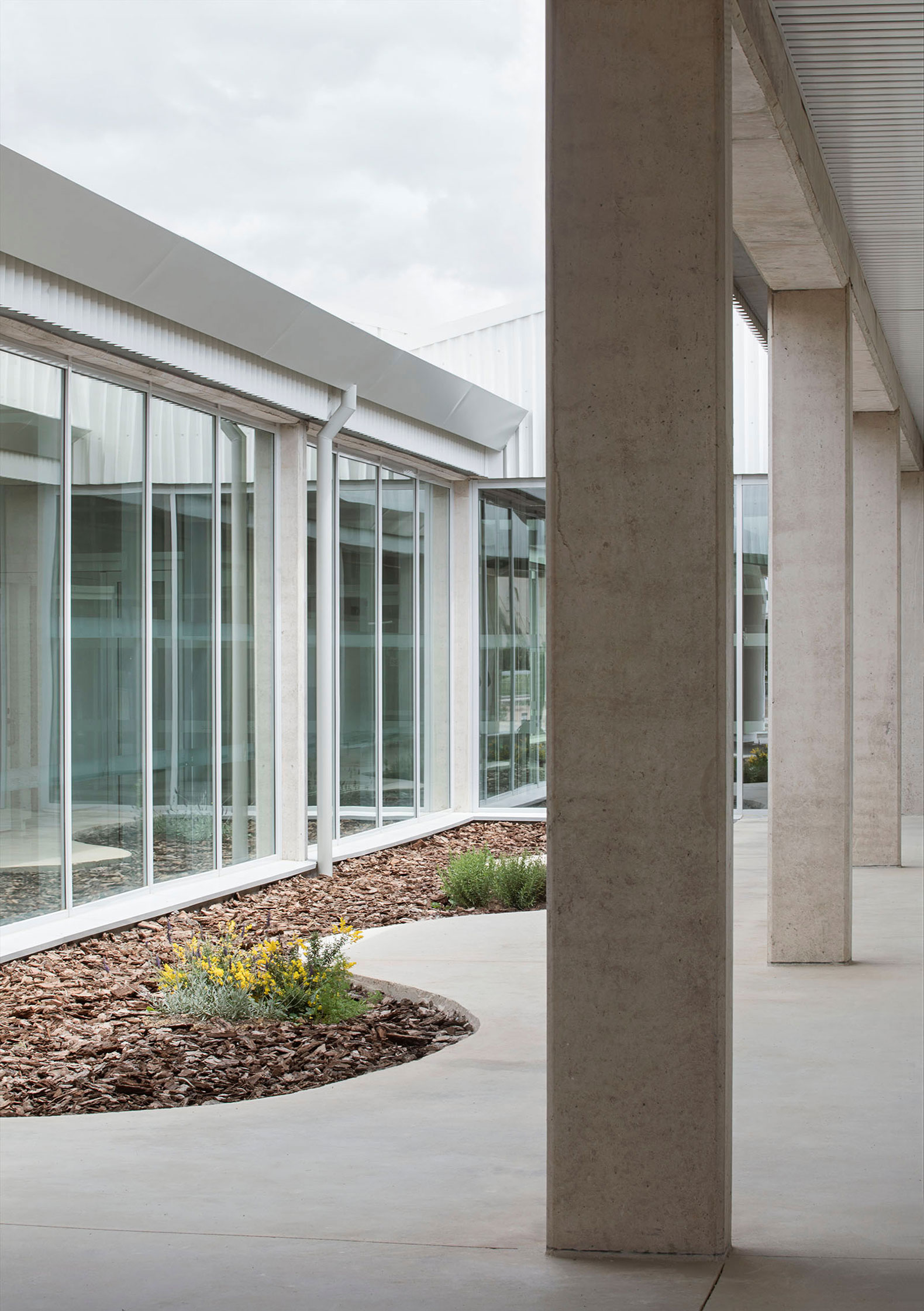 Valverde de Leganés Health Centre by Paradigma Estudio. Photograph by Del Rio Bani