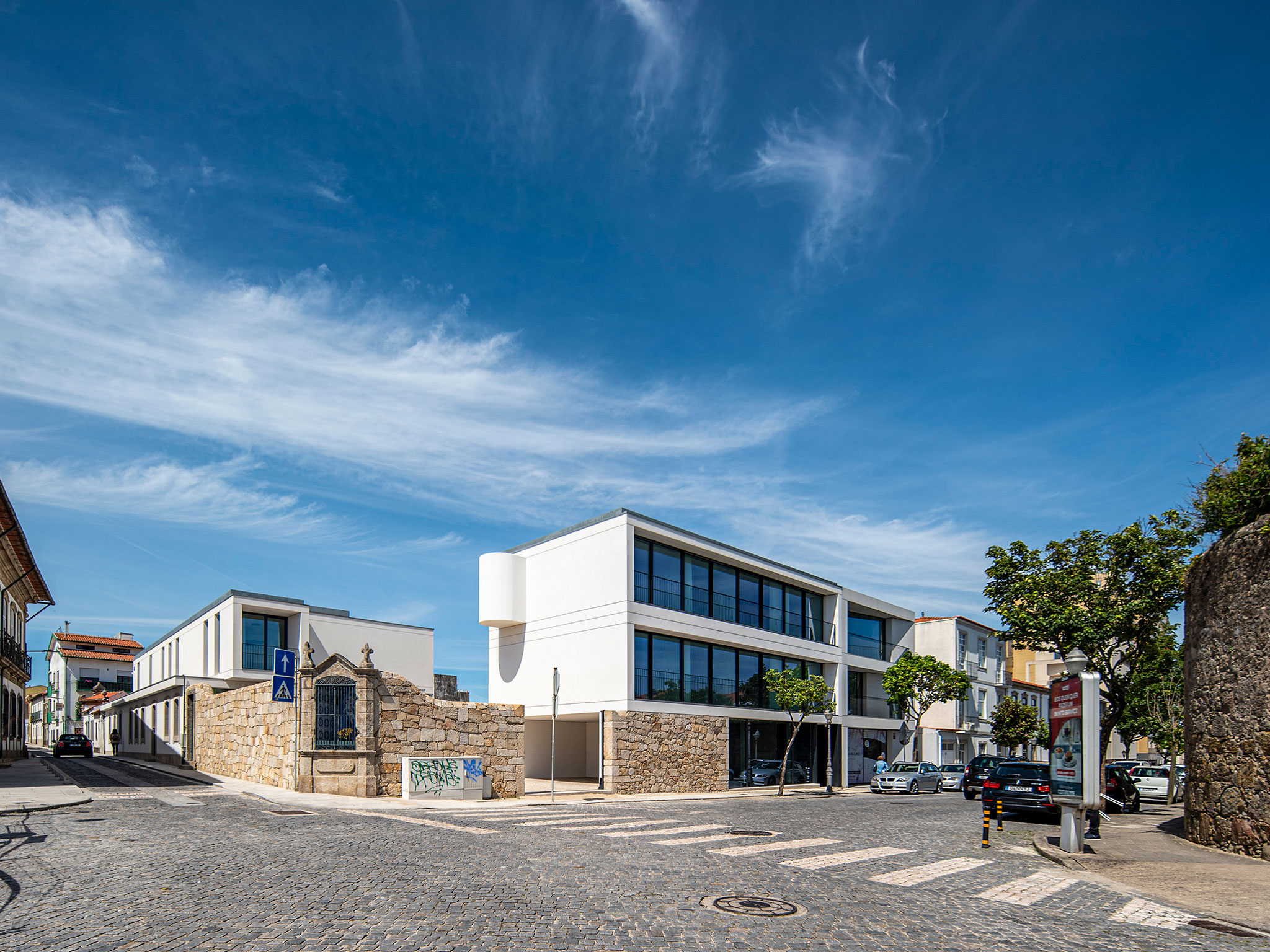 Vivienda colectiva en Vila do Conde por Raulino Silva Arquitecto. Fotografía por Héctor Santos-Díez.