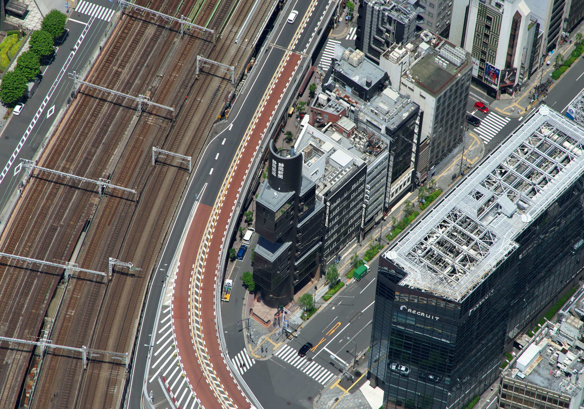 Kenzo Tange's Shizuoka Press and Broadcasting Center, renovated by TAISEI. Bird's-eye view. Photograph by  Naoki Kumagai Photo Office, Inc.