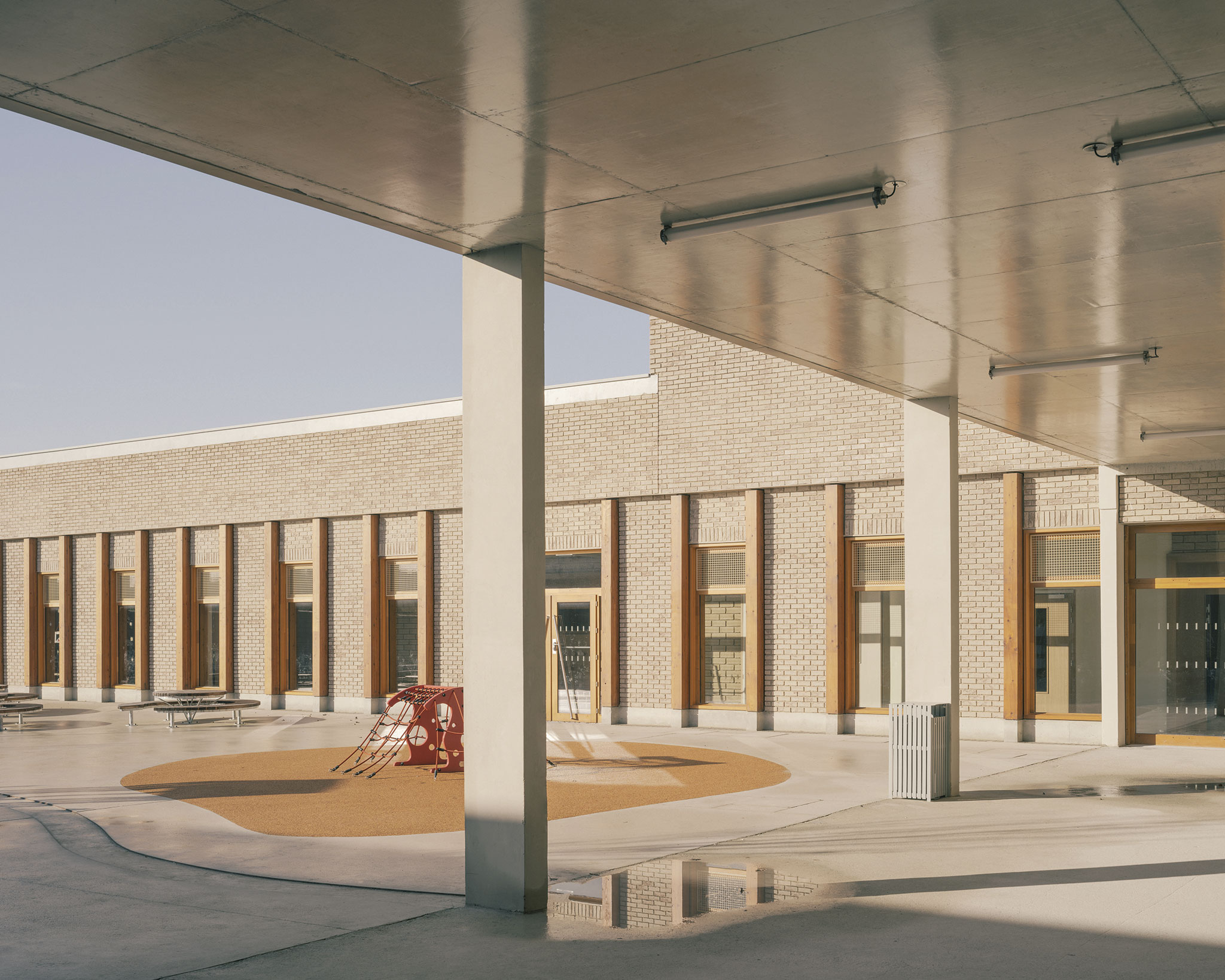 "Claudie Haigneré" School Group by Vallet de Martinis Architectes. Photograph by Charly Broyez