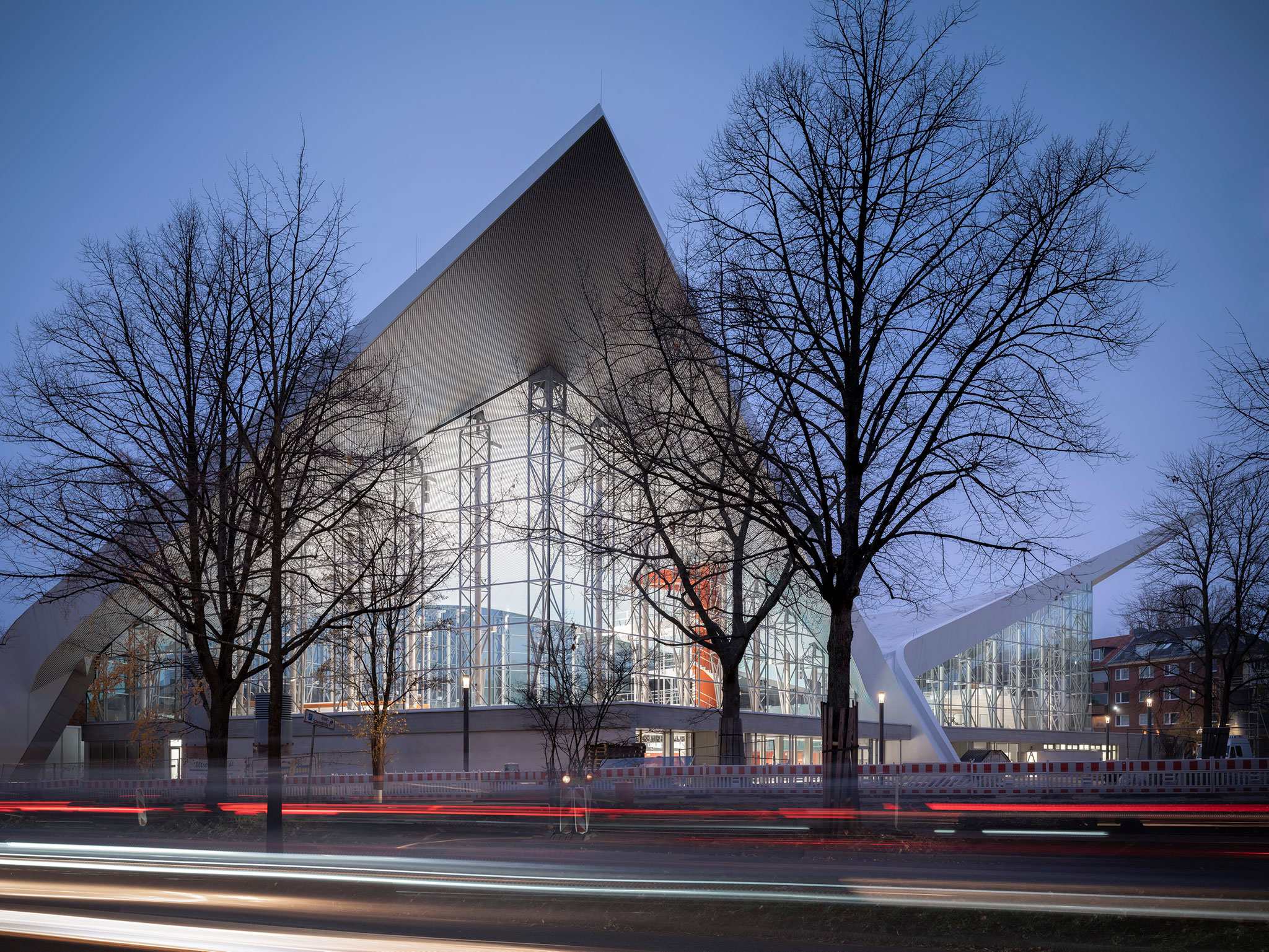 Alsterschwimmhalle by gmp Architekten. Photograph by Marcus Bredt