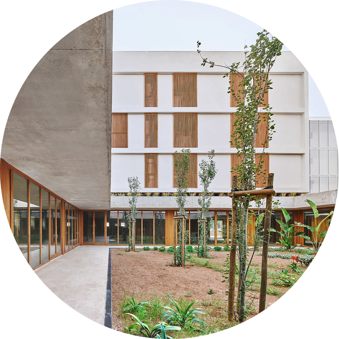 Residential building of 57 houses by Javier de las Heras Solé. Photograph by José Hevia.