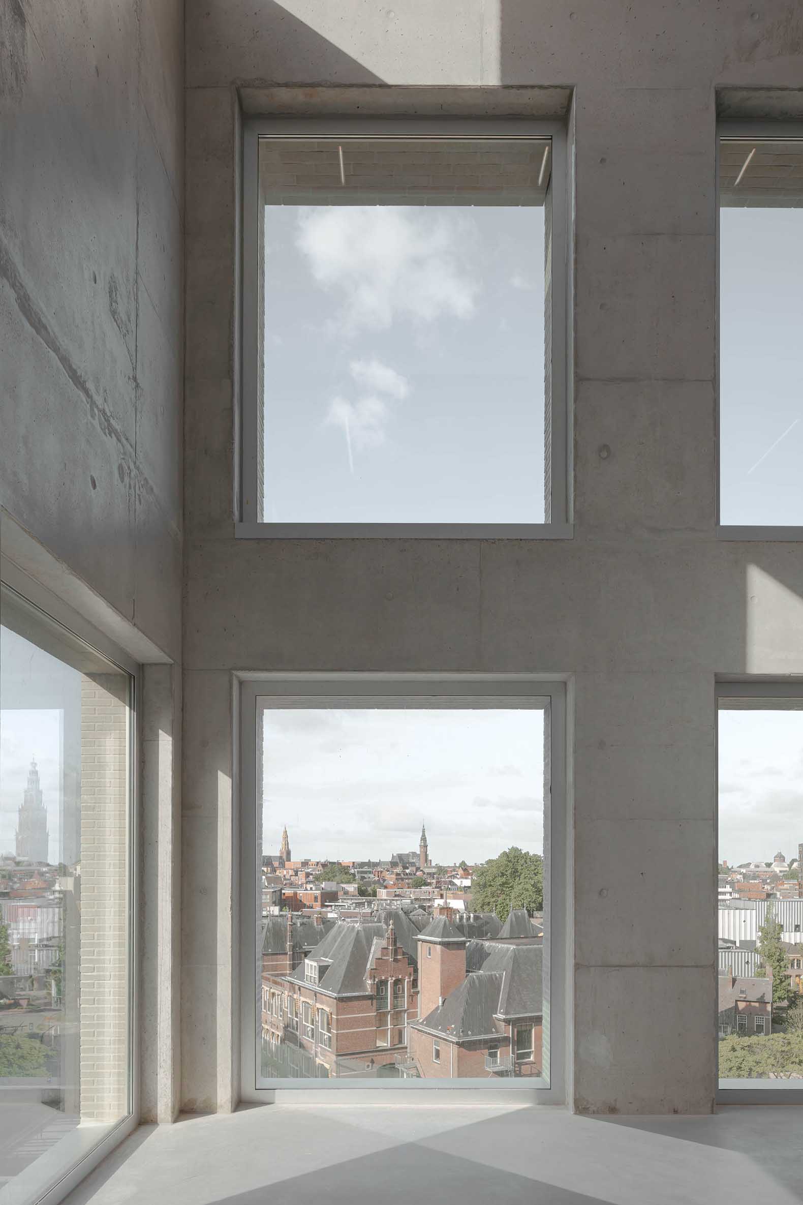 Education Centre University of Groningen by KAAN Architecten. Photograph by Marcel Ijzerman.  Centro educativo de la Universidad de Groningen por KAAN Architecten. Fotografía por Marcel Ijzerman.