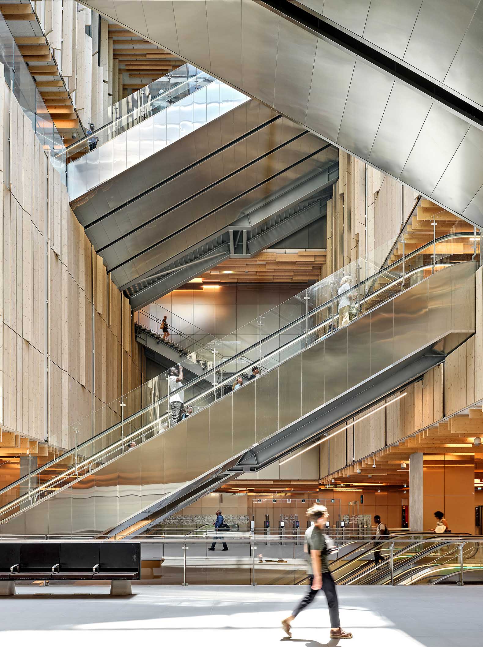 Saint-Denis Pleyel metro station by KKAA. Photography by Michel Denancé / KKAA.  Estación de metro Saint-Denis Pleyel, de KKAA. Fotografía de Michel Denancé / KKAA.