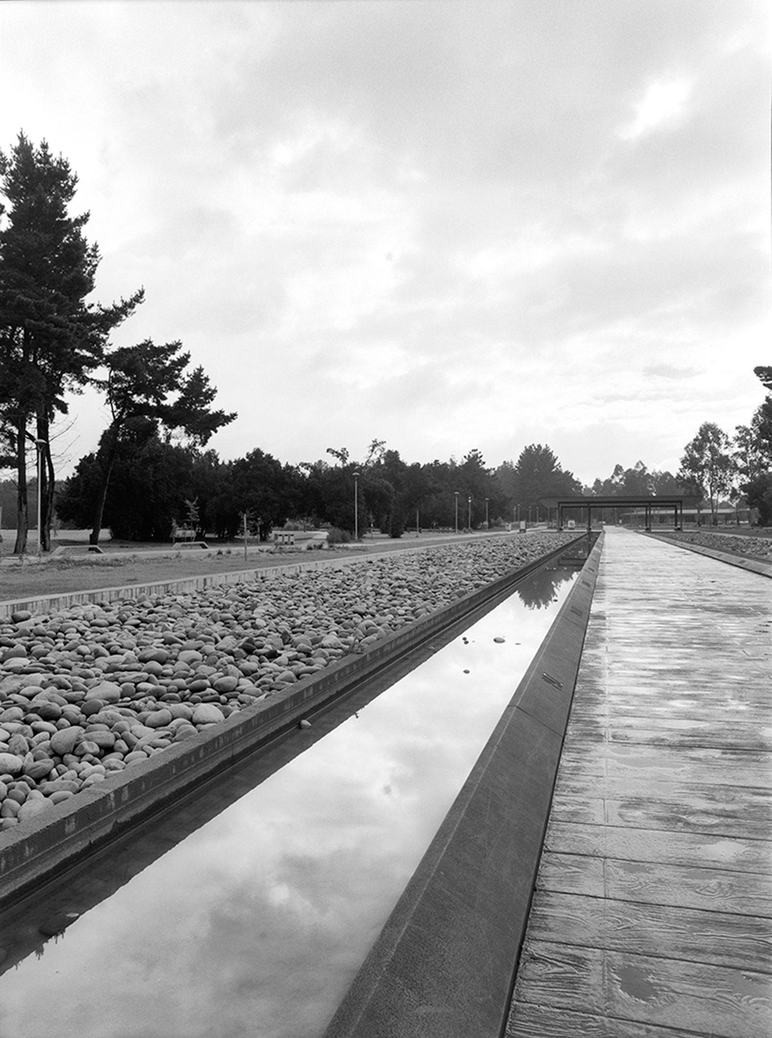 Cautín Island Urban Park by Osvaldo Moreno + Martinez &  Asociados. Photograph by Philippe Blanc.