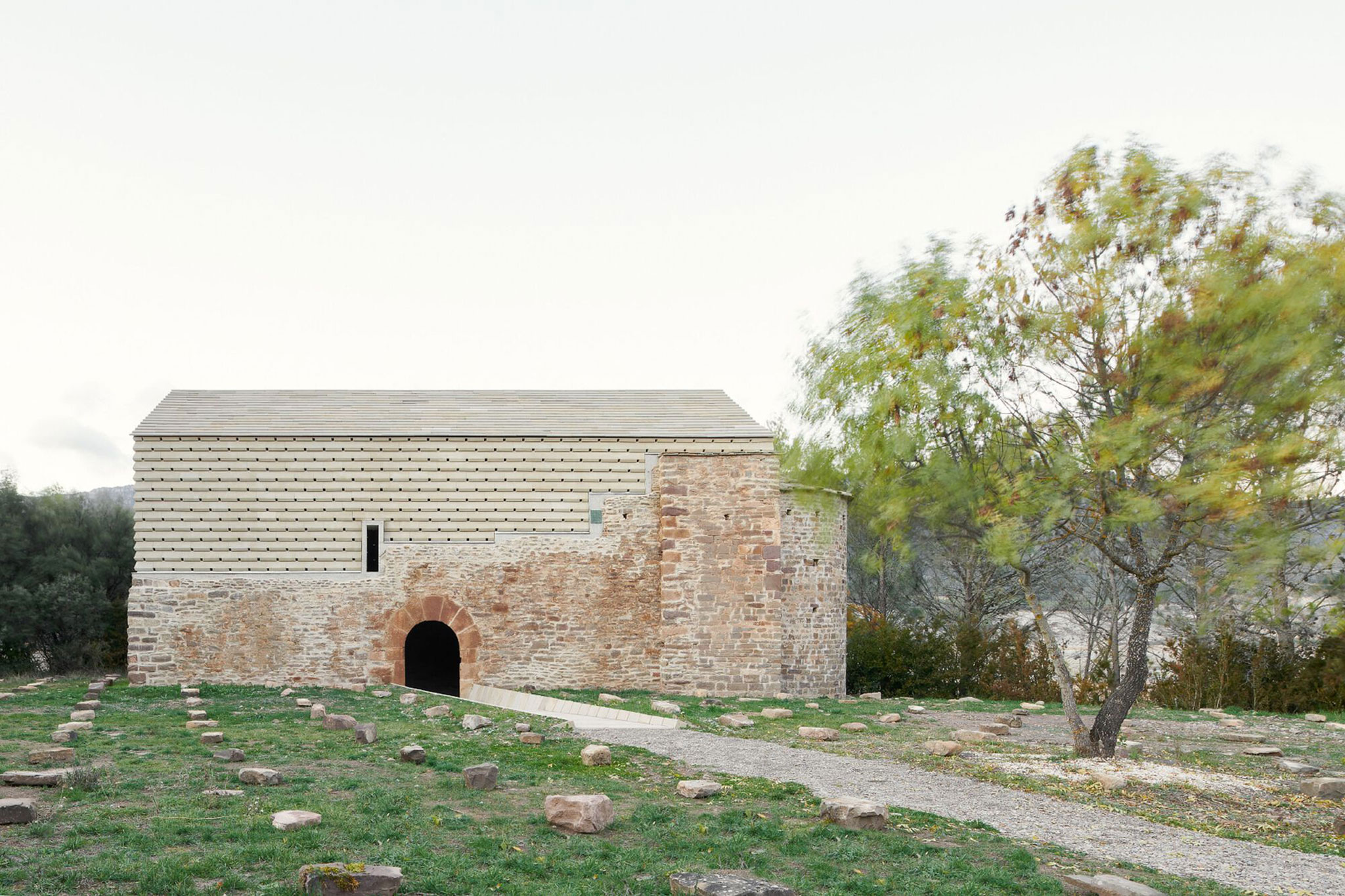 Rolling Stones.Restauración de la ermita de San Juan de Ruesta en el Camino de Santiago. Sebastián Arquitectos. 