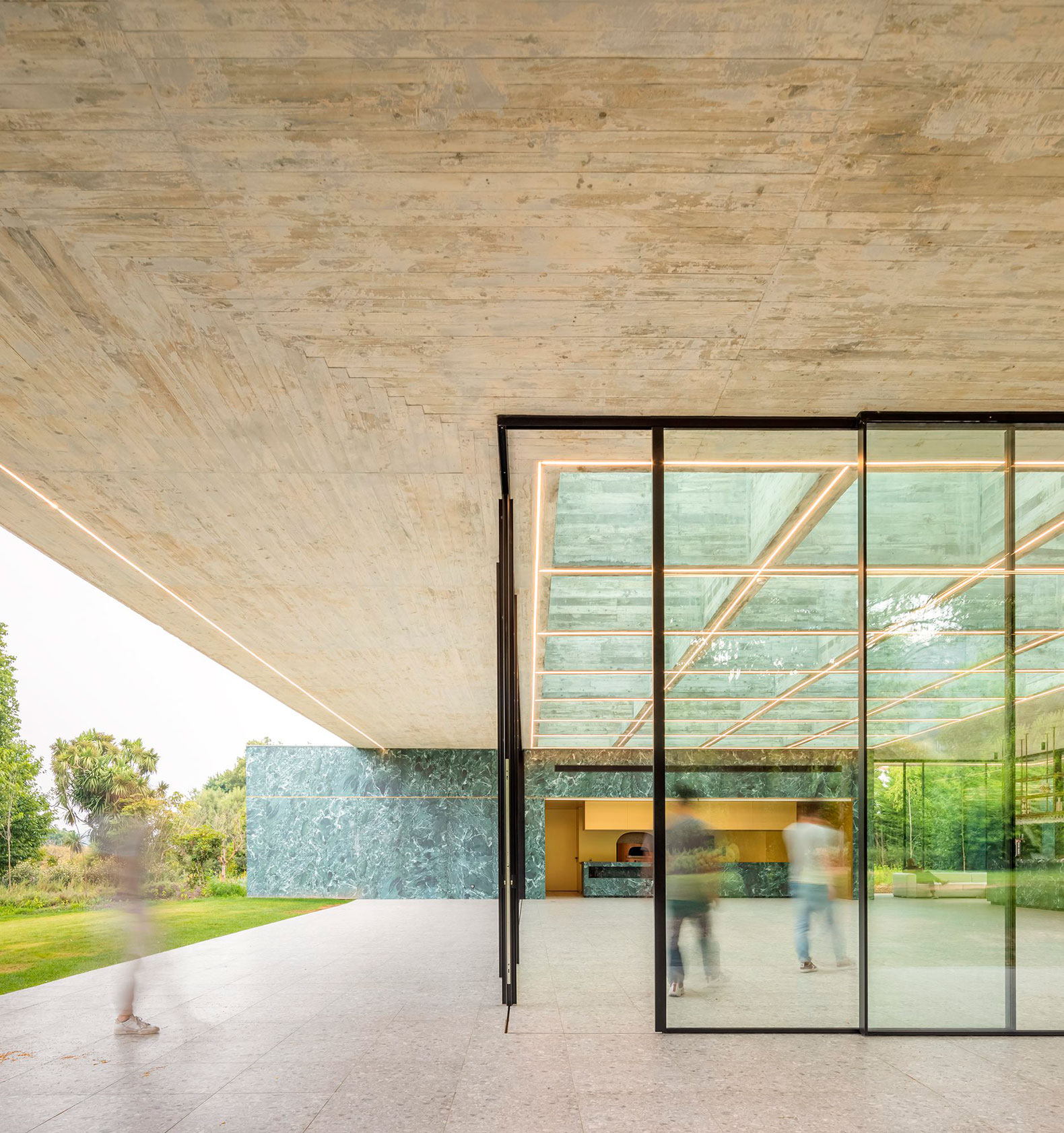 Pavilion in the Garden by Spaceworkers. Photograph by Fernando Guerra