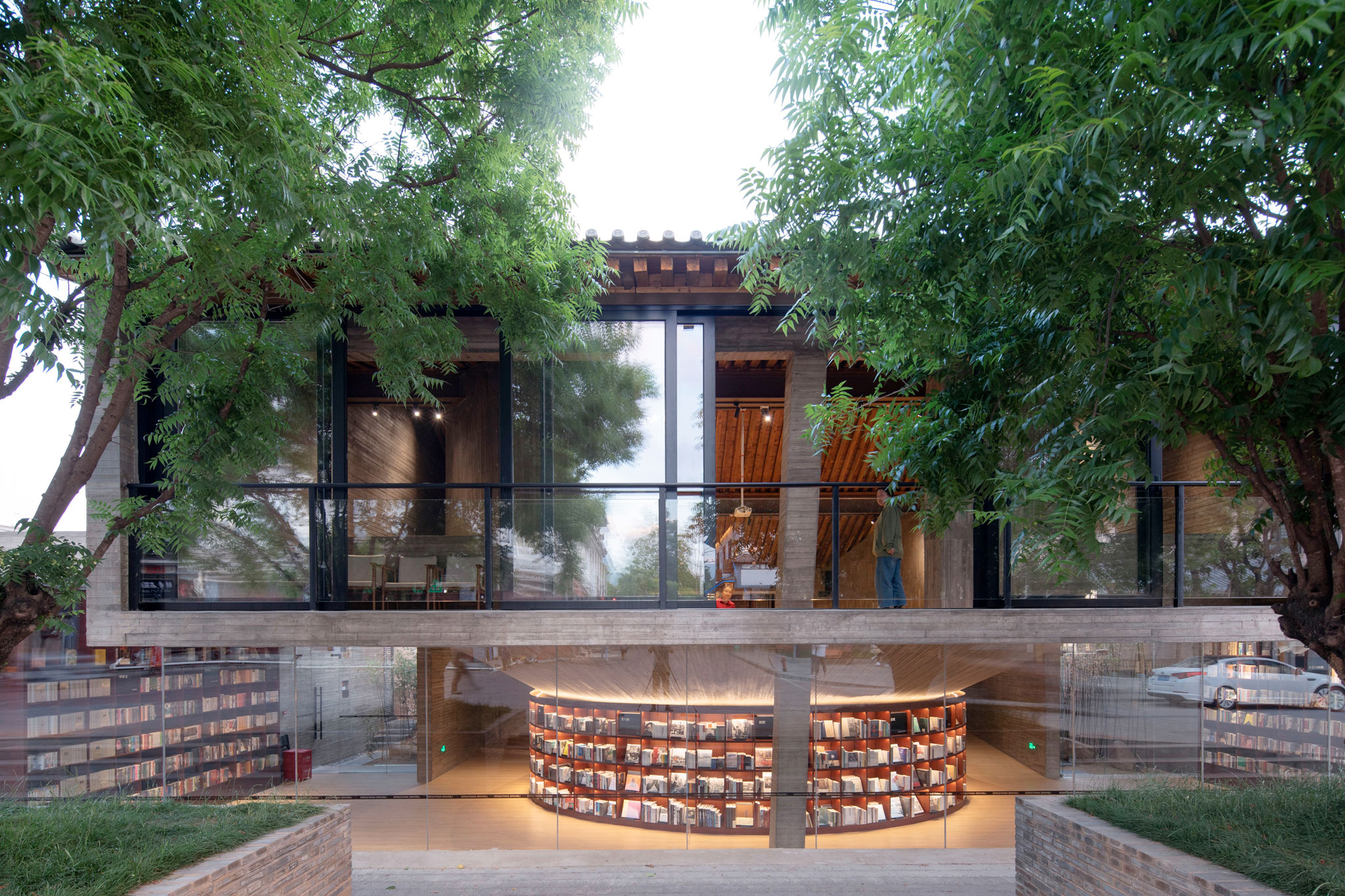 Weishan Chongzheng Academy Bookstore of Librairie Avant-Garde by Trace Architecture office (TAO). Photograph by Arch-Exist.  Librería de la Academia Weishan Chongzheng de Librairie Avant-Garde, por Trace Architecture office (TAO). Fotografía por Arch-Exist.