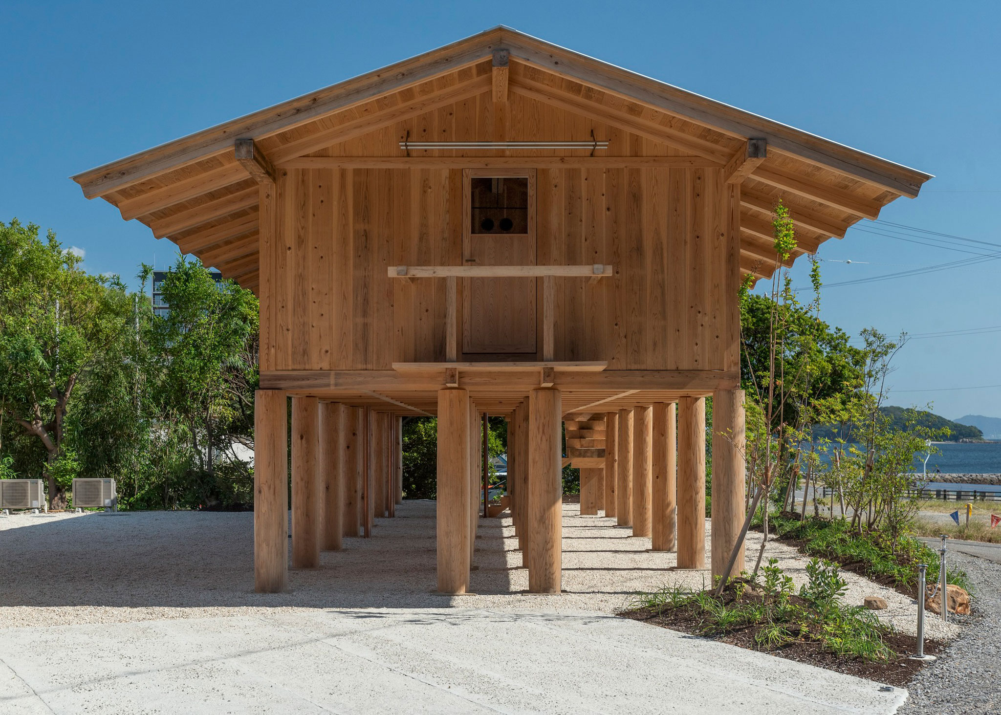 Casa de huéspedes Terabe por Tomoaki Uno Architects. Fotografía por Nathanael Bennett.