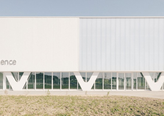 «La Providence» por ALTA Le Trionnaire - Le Chapelain. Fotografía por Charly Broyez «La Providence» por ALTA Le Trionnaire - Le Chapelain. Fotografía por Charly Broyez