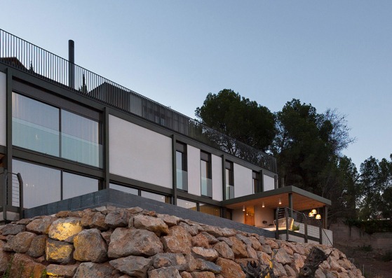 El bosque 161, un proyecto de vivienda unifamiliar por Mano de Santo. Fotografía por Diego Opazo