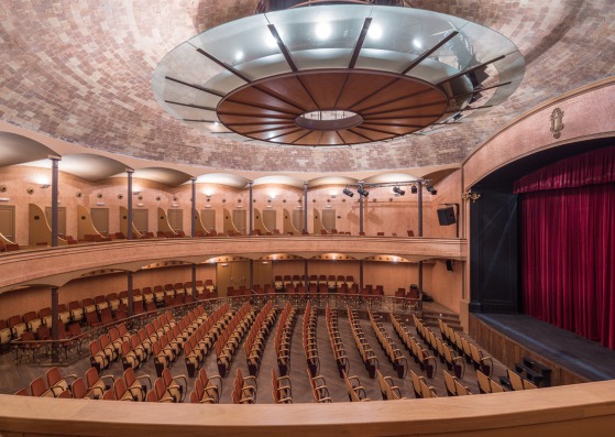 La Massa, Vilassar Theater by Rafael Guastavino. Renovation by Ignasi de Sola Morales & Dilmé-Fabré. Photograph © Simón García · arqfoto