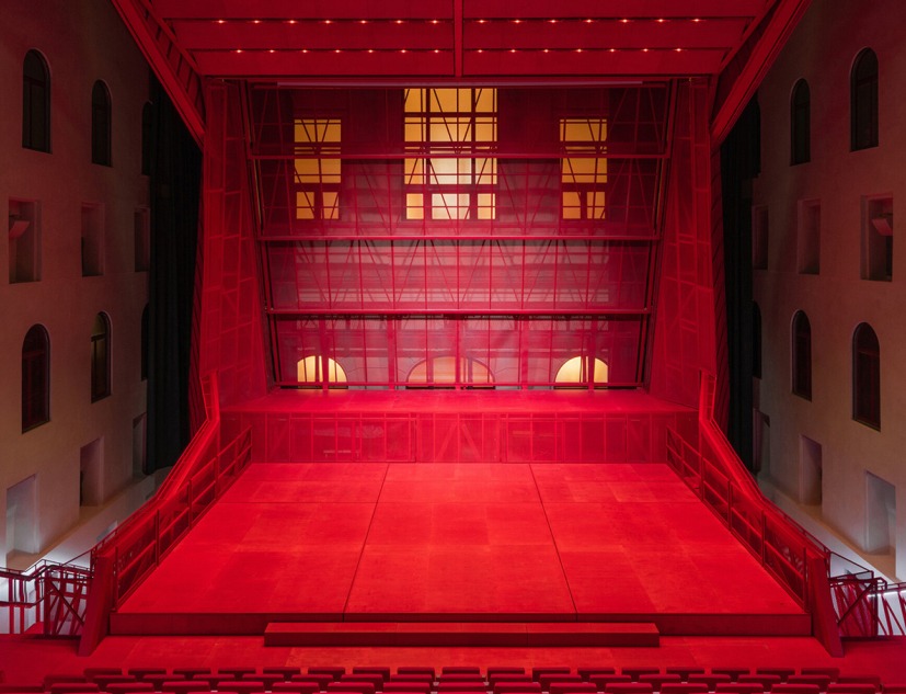 Concert Hall in the Imperial Spa by Petr Hájek ARCHITEKTI. Photograph by Petr Polák Concert Hall in the Imperial Spa by Petr Hájek ARCHITEKTI. Photograph by Petr Polák