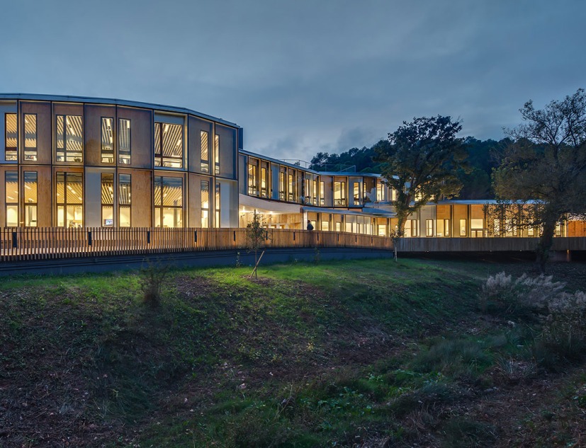 Community centre 'El Roure' and library 'La Ginesta' by Calderon-Folch-Sarsanedas Arquitectes. Photograph © Pol Viladoms