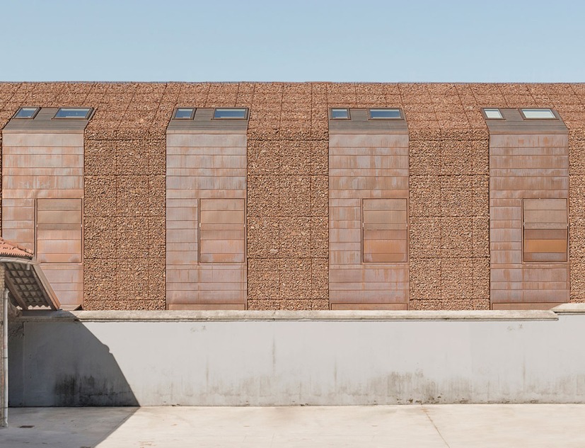 ttached houses in Sesto San Giovanni by Gino Guarnieri and Roberto Mascazzini. Photography © Simone Bossi