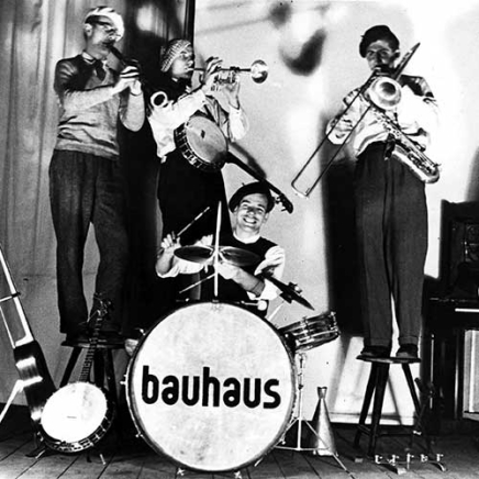 LA BAUHAUS SE DIVIERTE. 1919-1933. MERCEDES VALDIVIESO