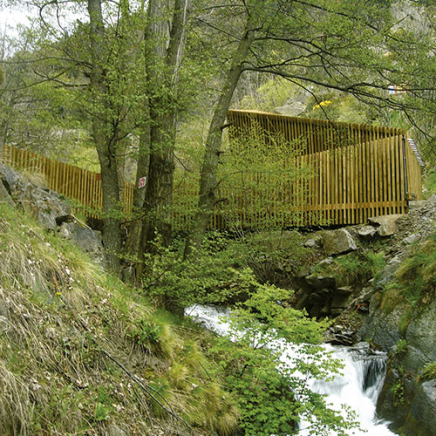 ENTRADA A LA VÍA FERRATA DE LLO. LA CERDANYA. MICHÈLE & MIQUEL