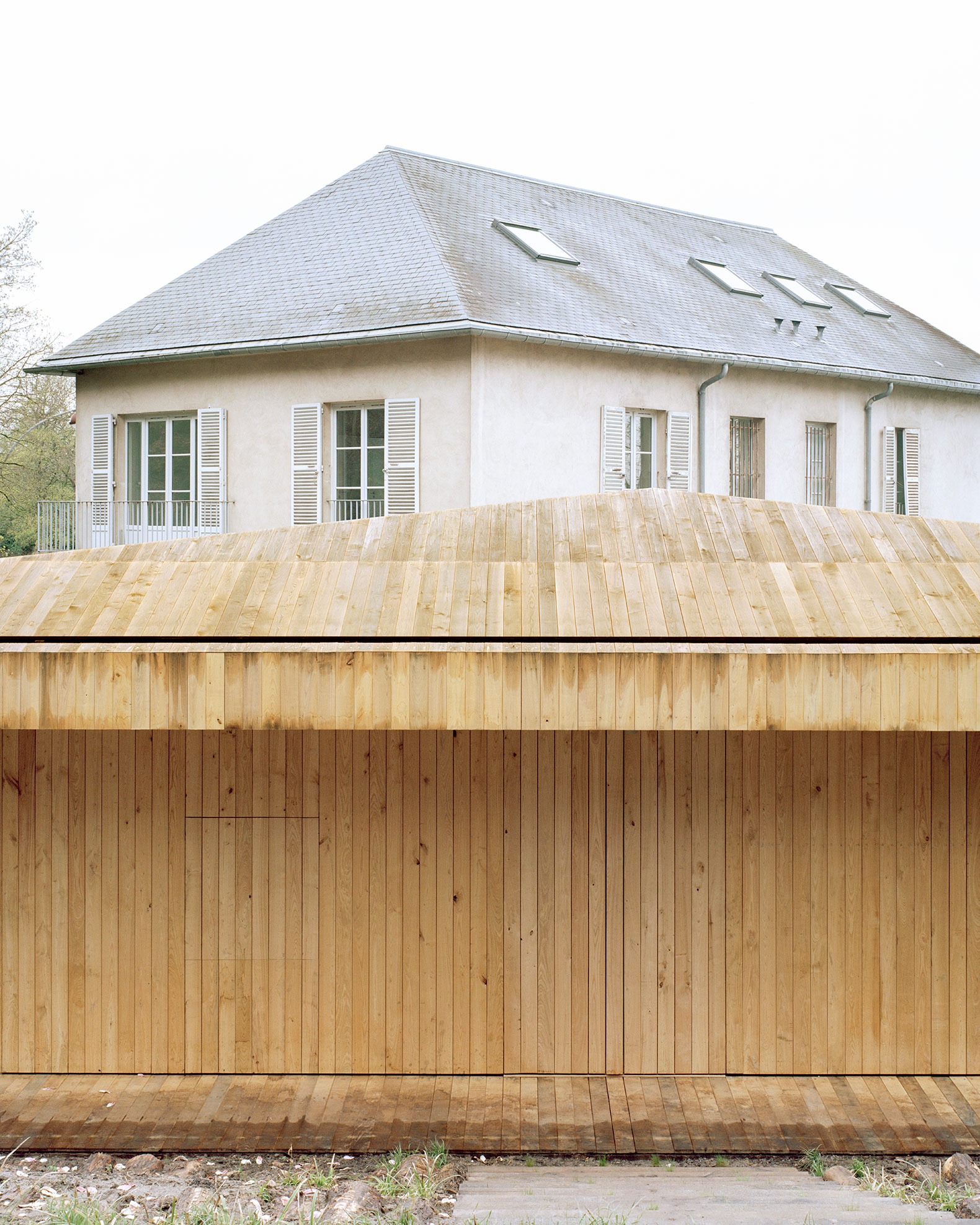 L’office National des Forêts de Versailles por Atelier Delalande Tabourin. Fotografía por Maxime Delvaux.