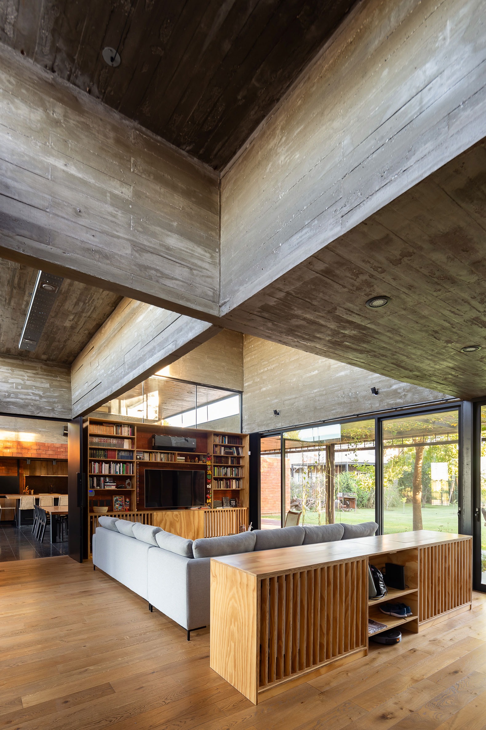 La casa de los siete patios por Arquitectura Spinetta. Fotografía por Ramiro Sosa fotografía.