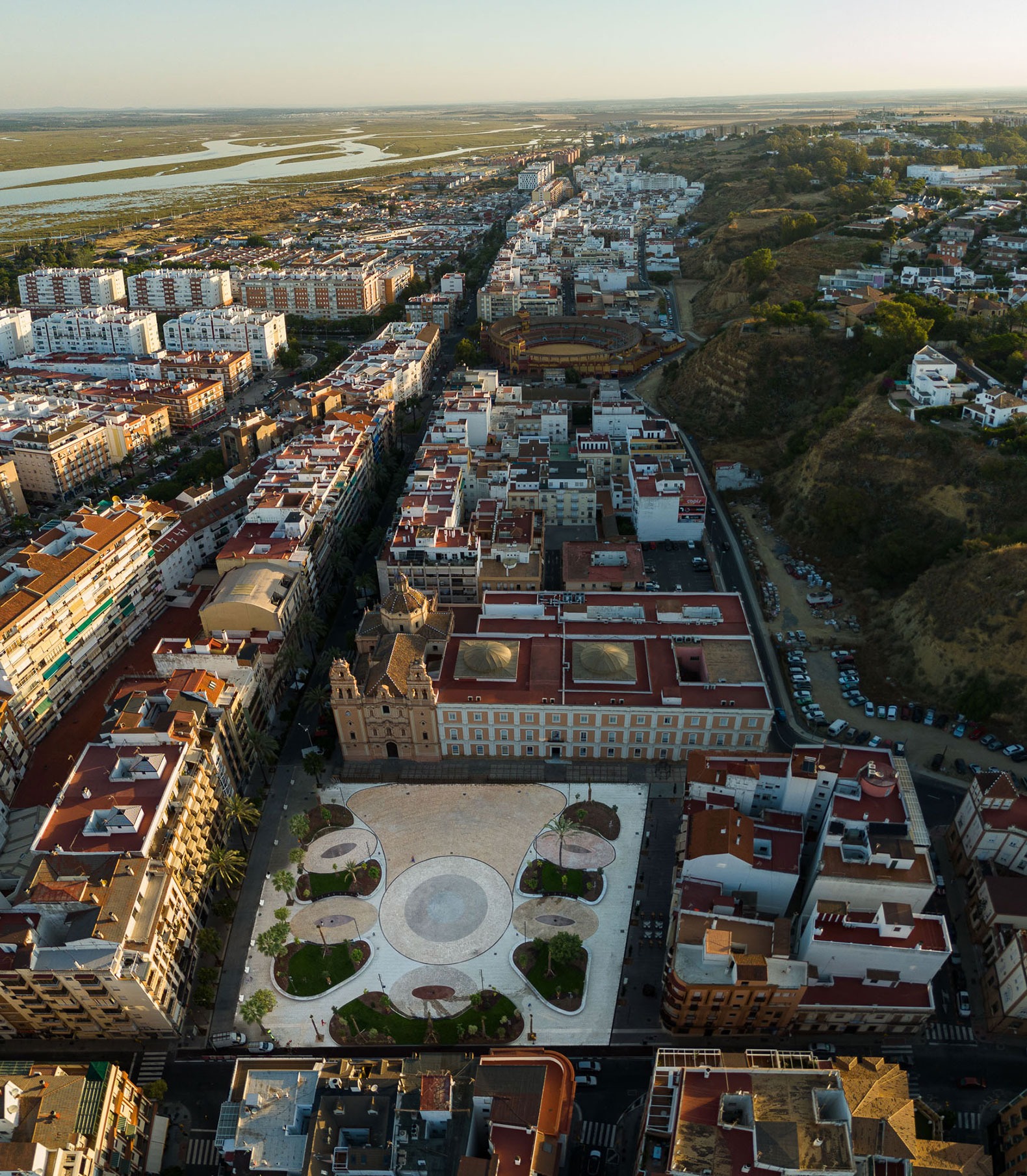 Remodelación y peatonalización de la Plaza de la Merced por Estudio ACTA. Fotografía por Fernando Alda.