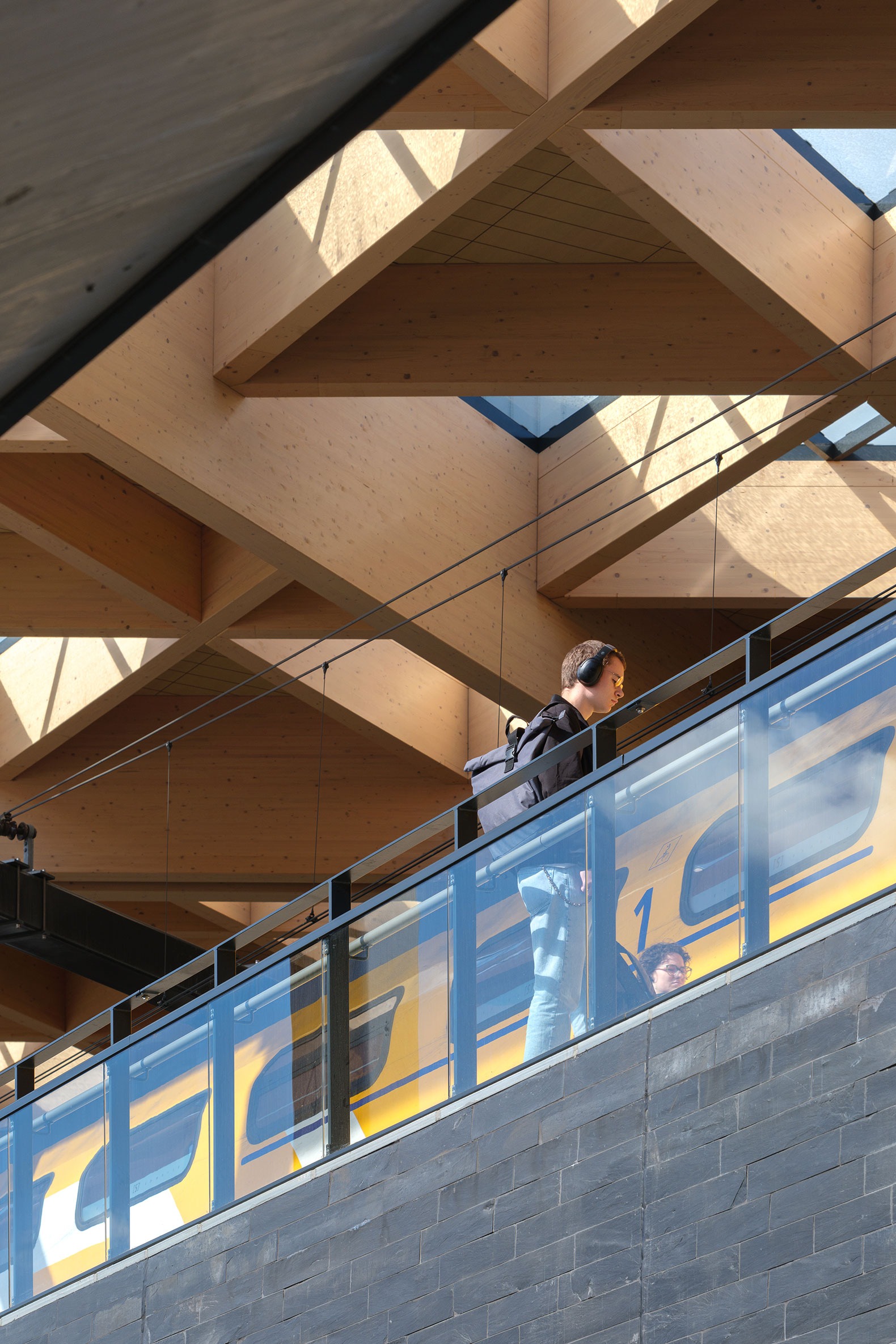 Estación de tren de Ede-Wageningen por Mecanoo. Fotografía por Stijn Poelstra.