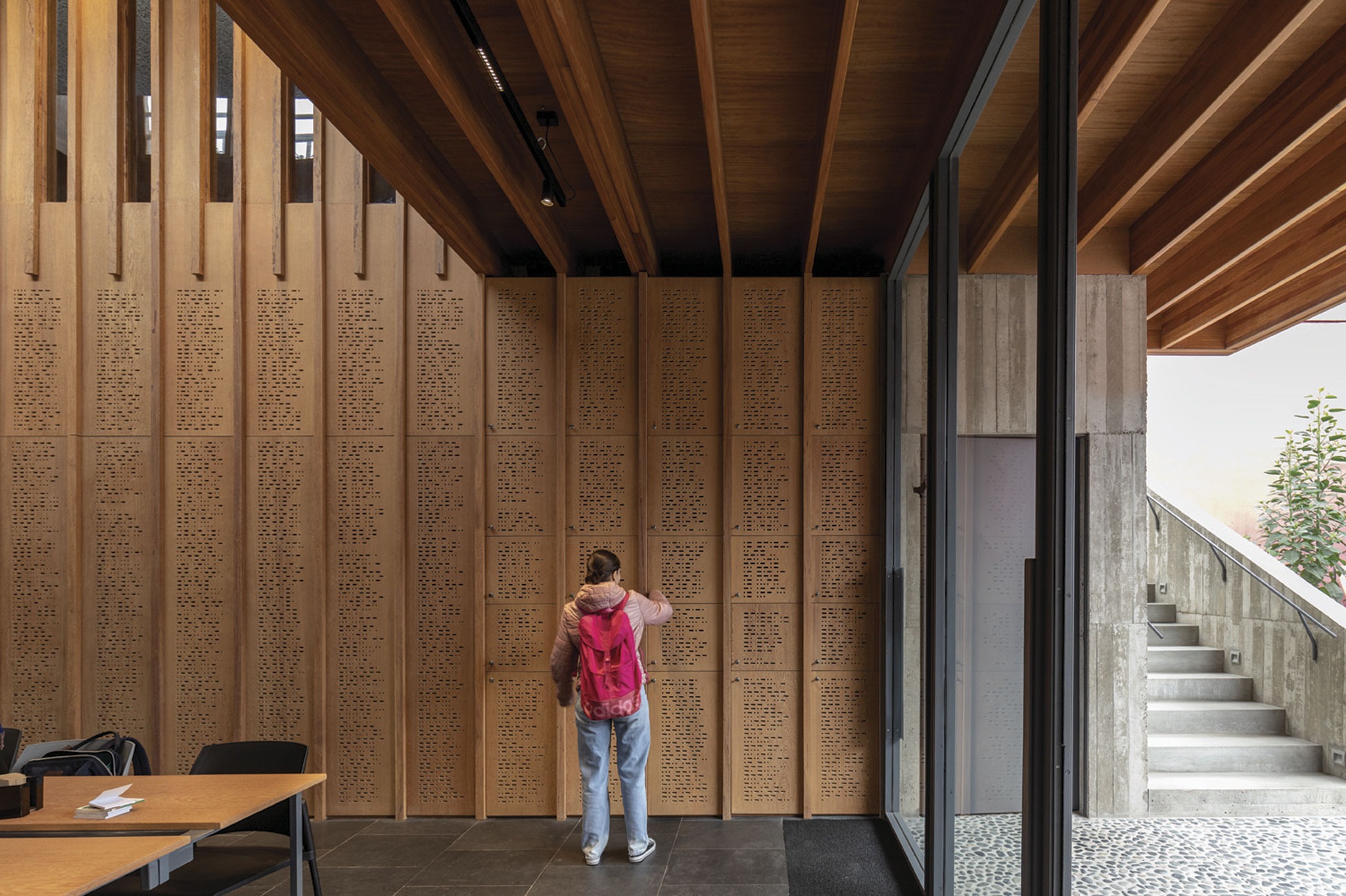 Instituto Francés de Estudios Andinos por José Bauer Silva, Augusto Román Moncagatta, Enrique Santillana Ciriani. Fotografía por JAG studio.