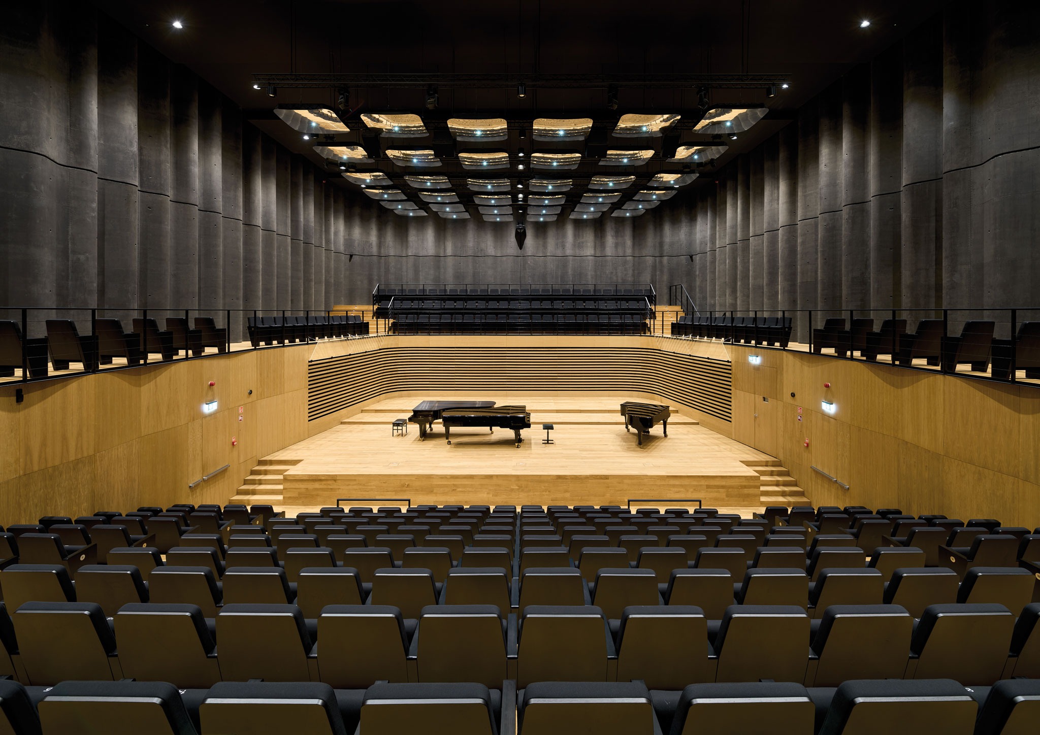 Extension of the State Music School with a concert hall by SLAS Architekci. Photograph by Jakub Certowicz.  Ampliación de la Escuela Estatal de Música con sala de conciertos, obra de SLAS Architekci. Fotografía por Jakub Certowicz.