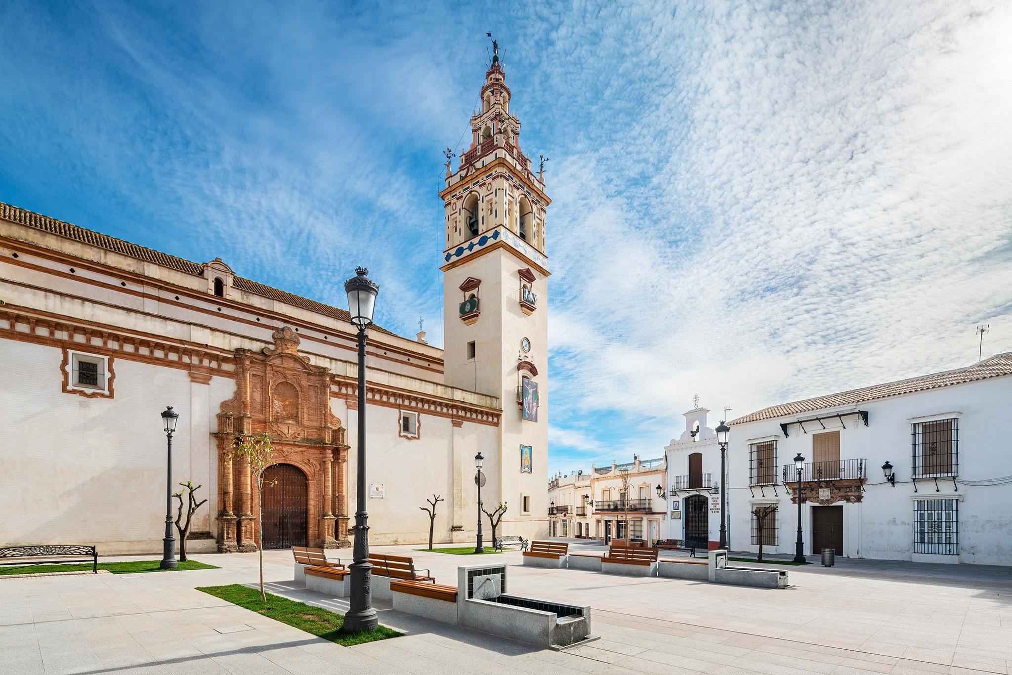 Reforma de la plaza de la iglesia de Moguer por AHAUS arquitectos. Fotografía por Pablo Diaz-Fierros.