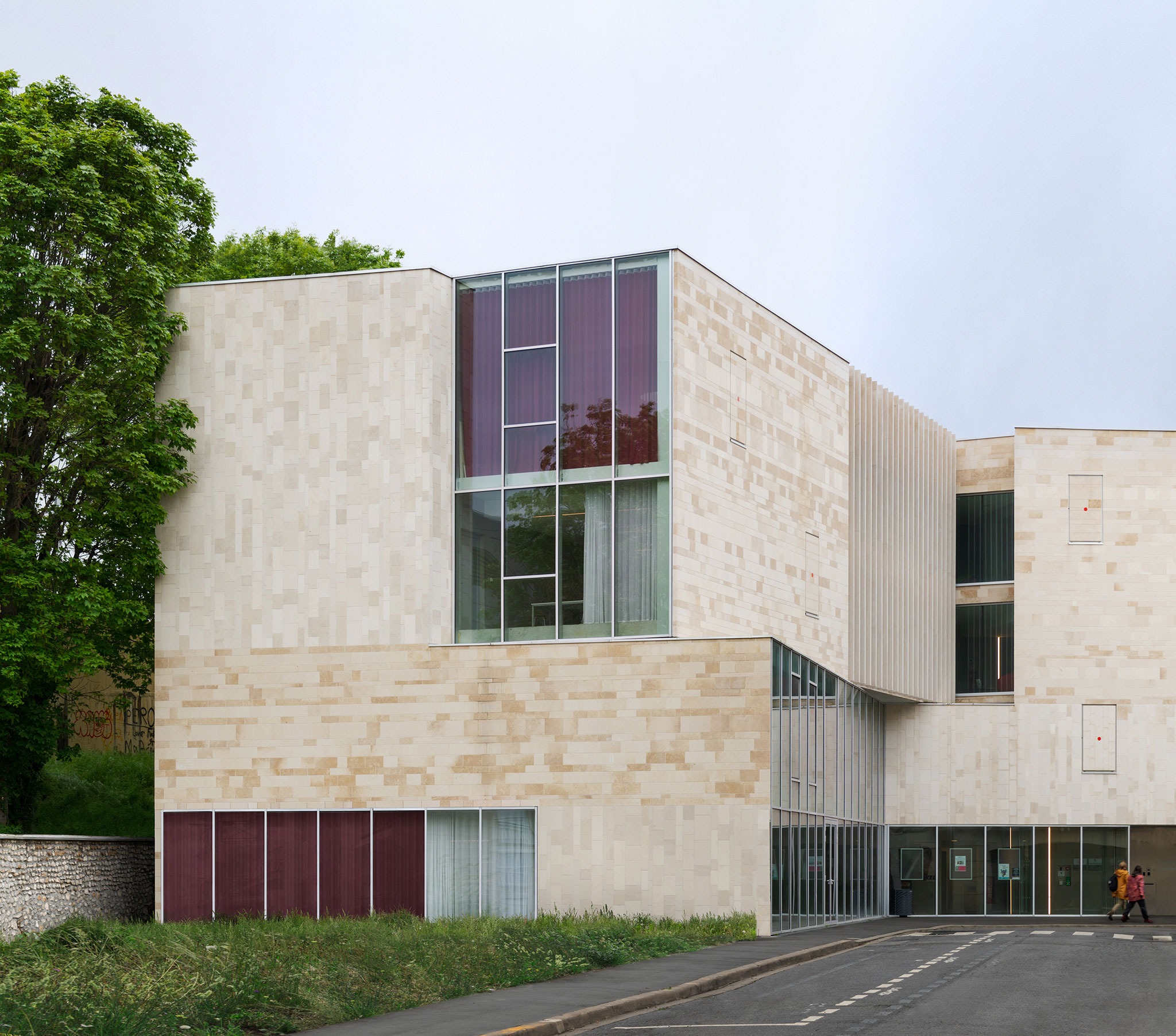 Centro cultural en Bourg-la-Reine por Dominique Coulon & associés. Fotografía por Eugeni Pons.