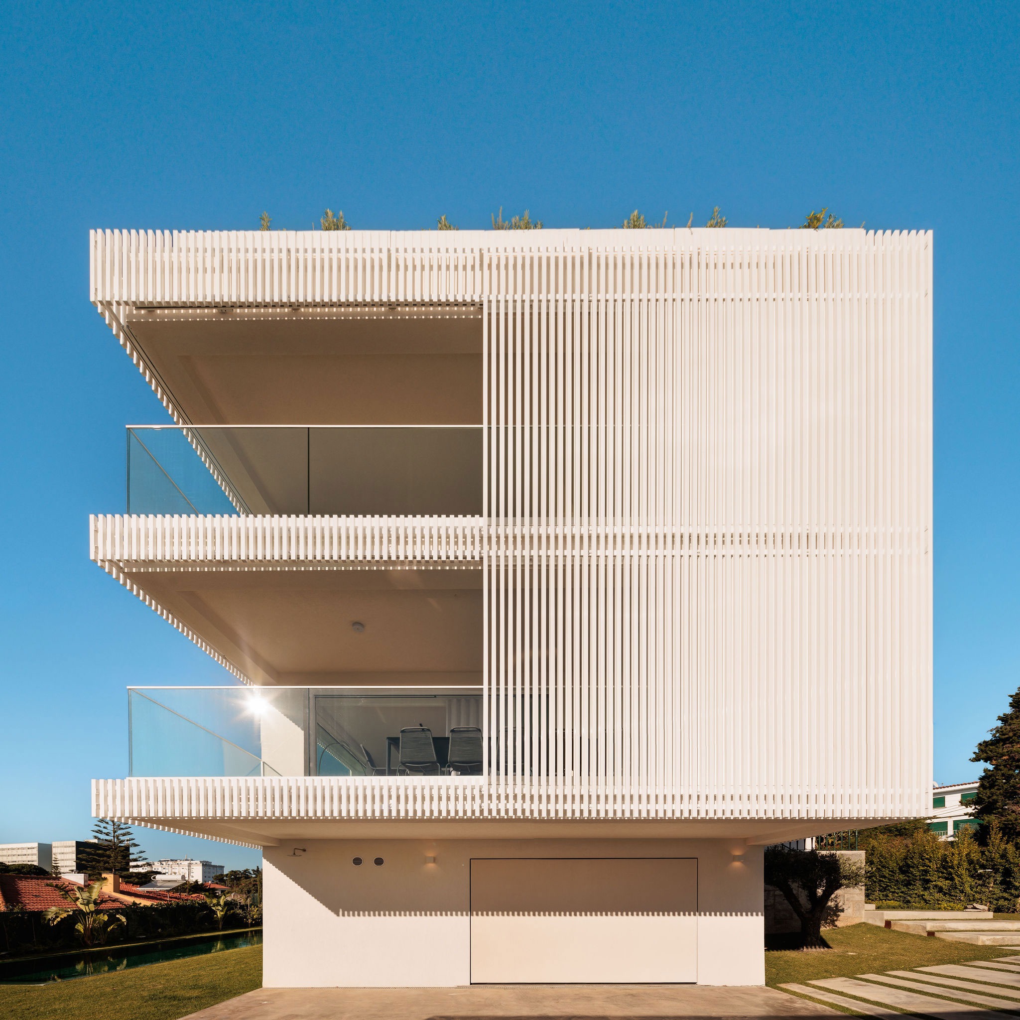 Restelo MGR House by João Tiago Aguiar, arquitectos. Photography by Francisco Nogueira.