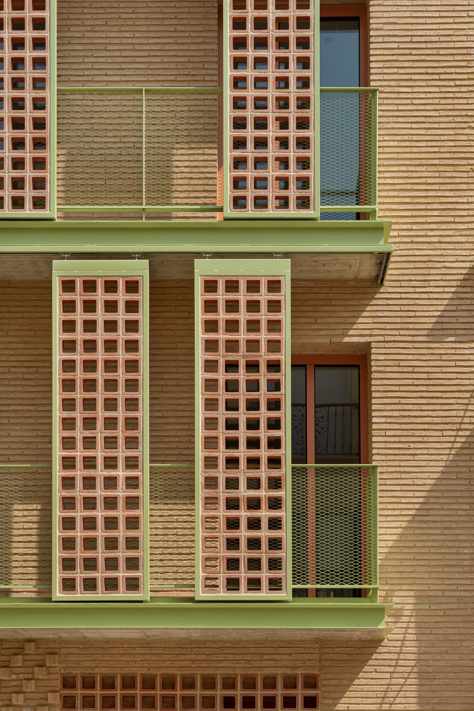 Edificio Mazarí por Endosdedos arquitectura. Fotografía por Fernando Gómez.