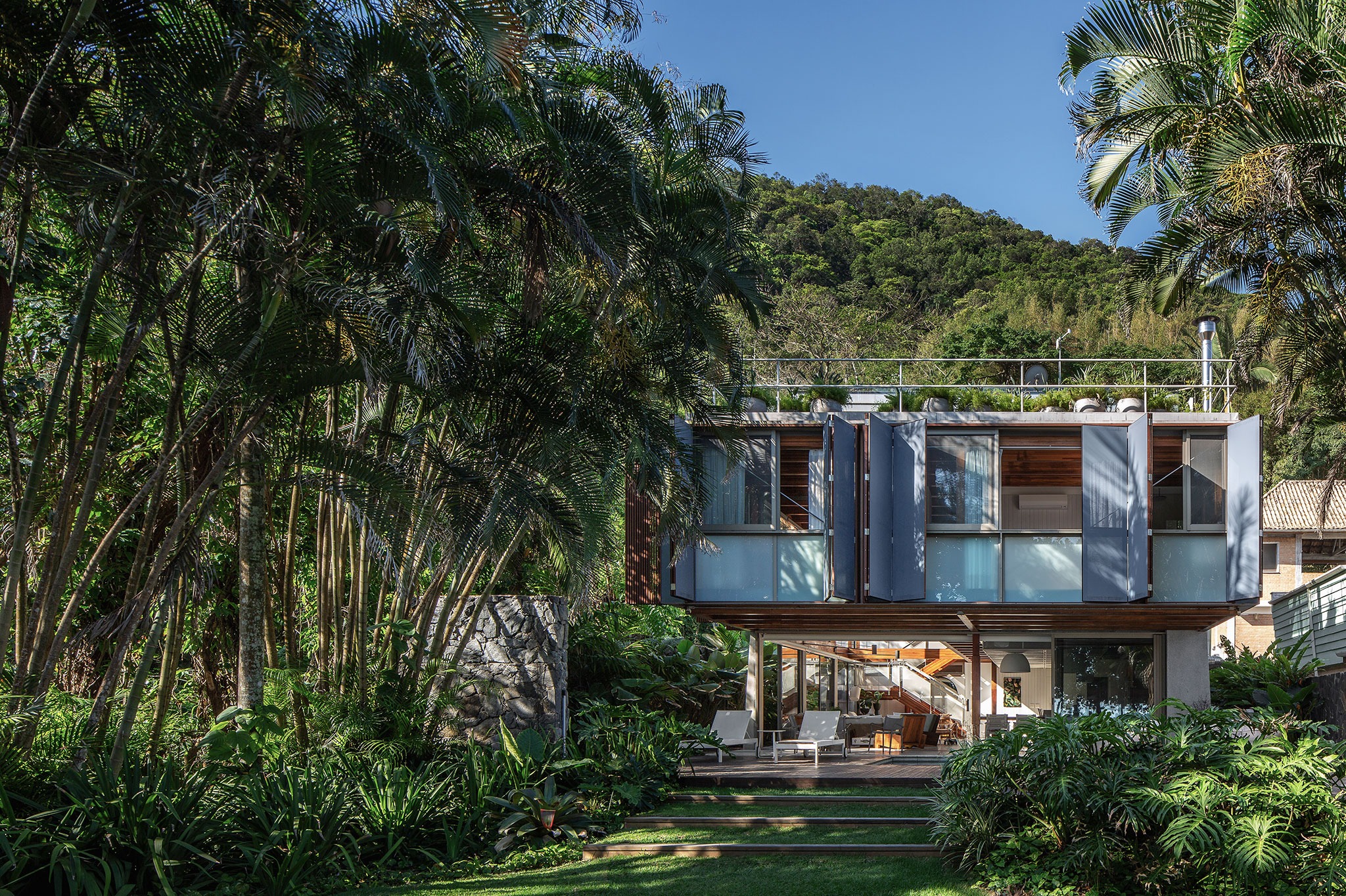 Guaecá House by Estúdio Rossi. Photograph by André Scarpa.