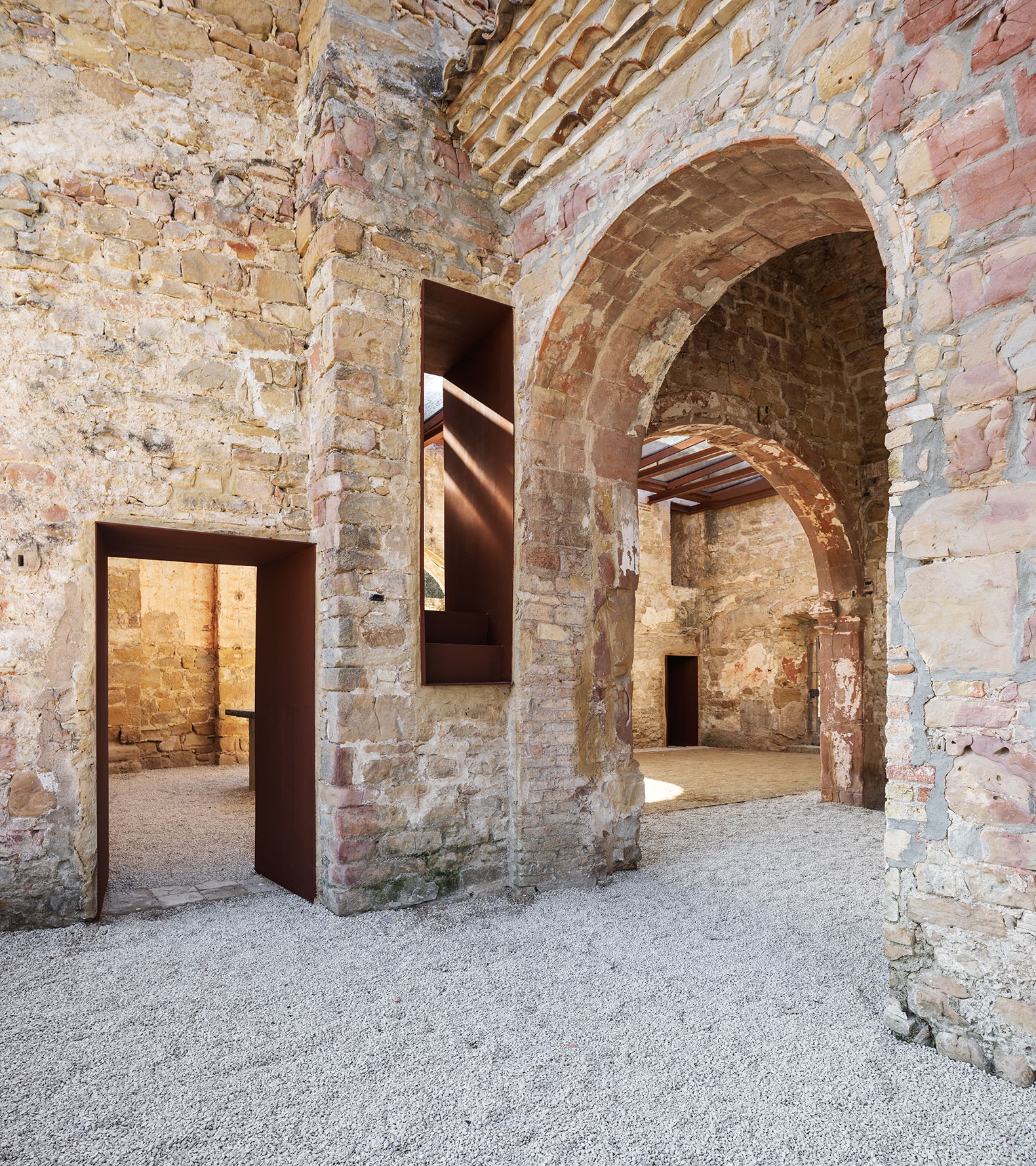 Rehabilitation of the church of Sant Esteve by Santamaria Arquitectes. Photograph by Judith Casas.