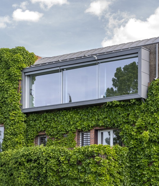 DOMEHOME. Extension of a single-family home in Aravaca by EME157. Photograph by Luis Asín DOMEHOME. Extension of a single-family home in Aravaca by EME157. Photograph by Luis Asín