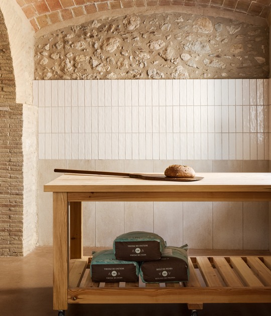 Forn Lleva’t por Quim Olea Estudi d’Arquitectura. Photograph by Pol Viladoms Forn Lleva’t por Quim Olea Estudi d’Arquitectura. Photograph by Pol Viladoms