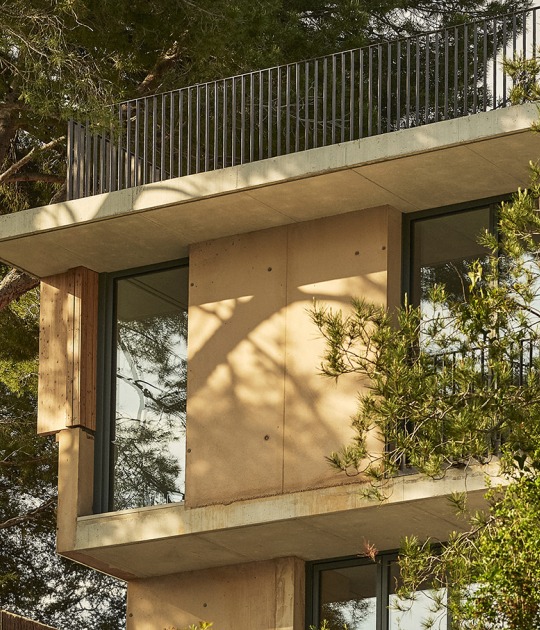 Casa en Cala Tamarit por Raúl Sánchez. Fotografía por David Zarzoso  Casa en Cala Tamarit por Raúl Sánchez. Fotografía por David Zarzoso