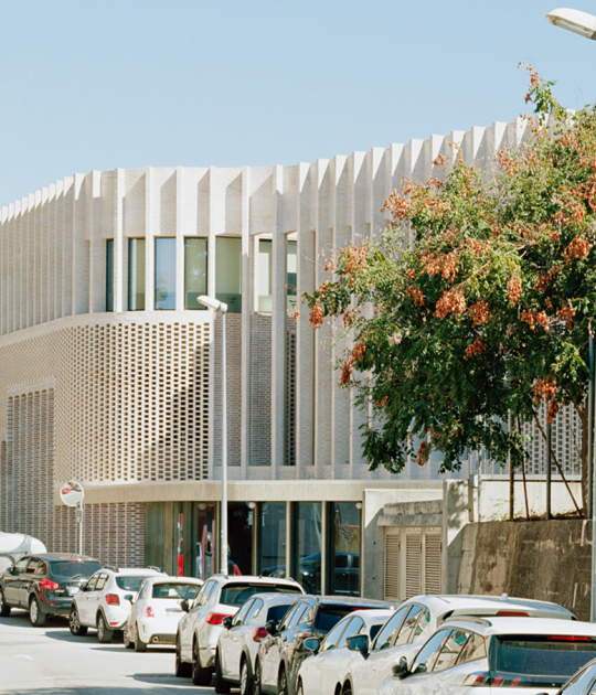 Radiotherapy and hemodialysis center in Granollers by BAAS arquitectura + CASA Solo. Photograph by Gregori Civera Radiotherapy and hemodialysis center in Granollers by BAAS arquitectura + CASA Solo. Photograph by Gregori Civera