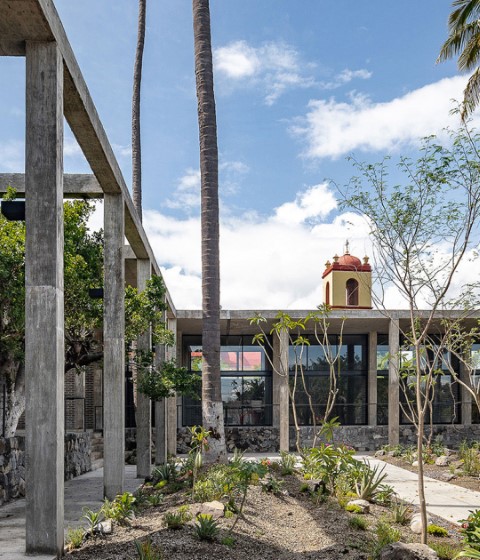 El Higuerón Park Community Center by AGENdA y Dellekamp/Schleich. Photograph by Onnis Luque El Higuerón Park Community Center by AGENdA y Dellekamp/Schleich. Photograph by Onnis Luque