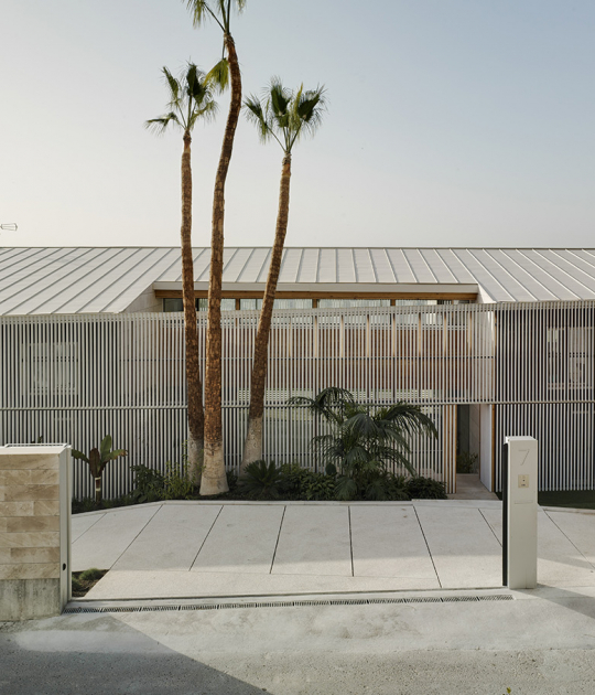 Catamaran House by Eneseis and CODA Arquitectura. Photograph by David Frutos Catamaran House by Eneseis and CODA Arquitectura. Photograph by David Frutos