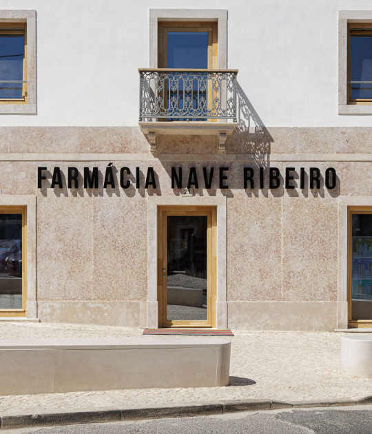 NR Pharmacy by ESQUISSOS. Photograph by Ivo Tavares Studio NR Pharmacy by ESQUISSOS. Photograph by Ivo Tavares Studio